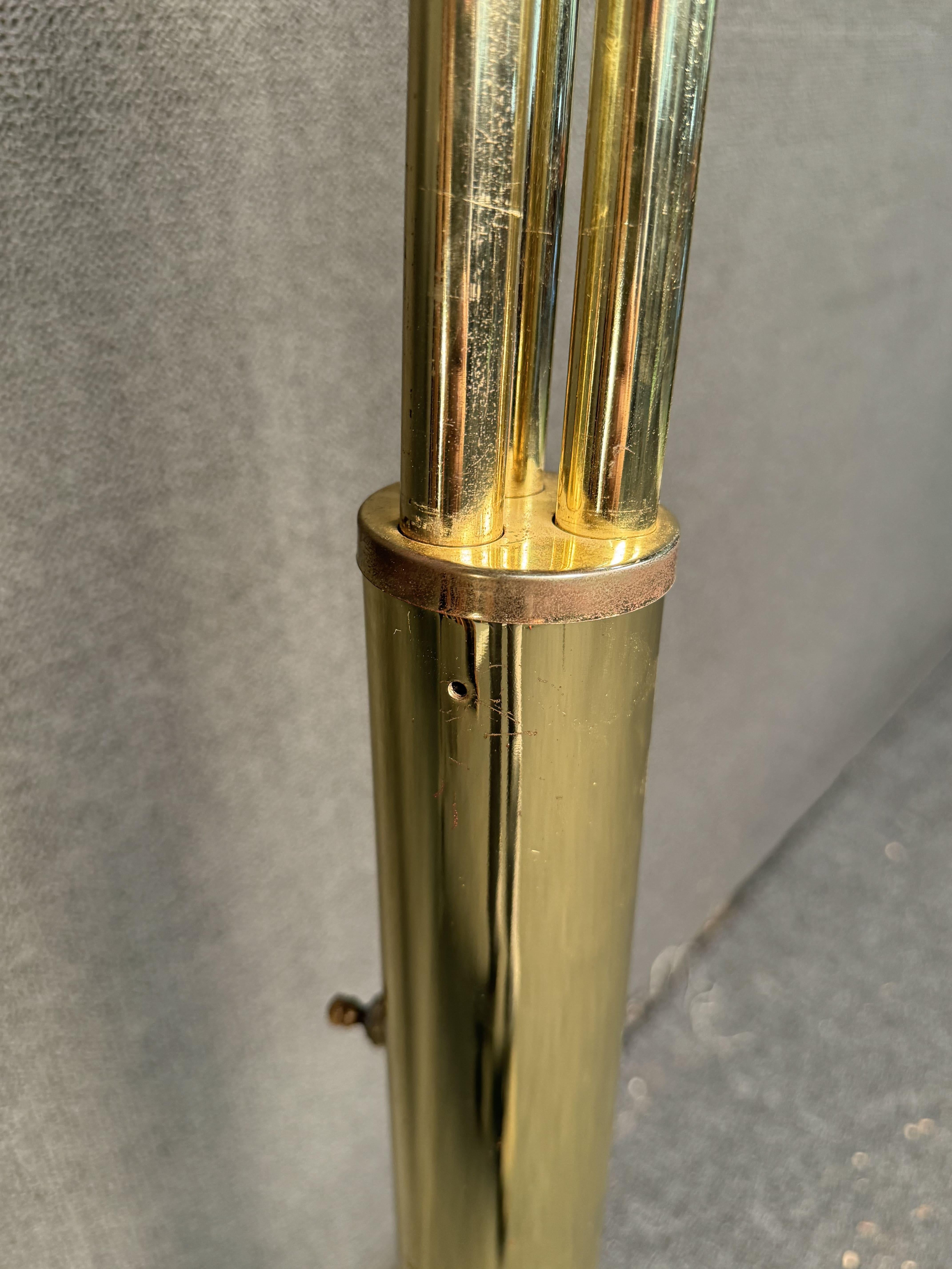 Moderne 3-Schwing-Arm-Stehlampe mit Goldkugel- Bogen, Mid-Century Modern im Angebot 4
