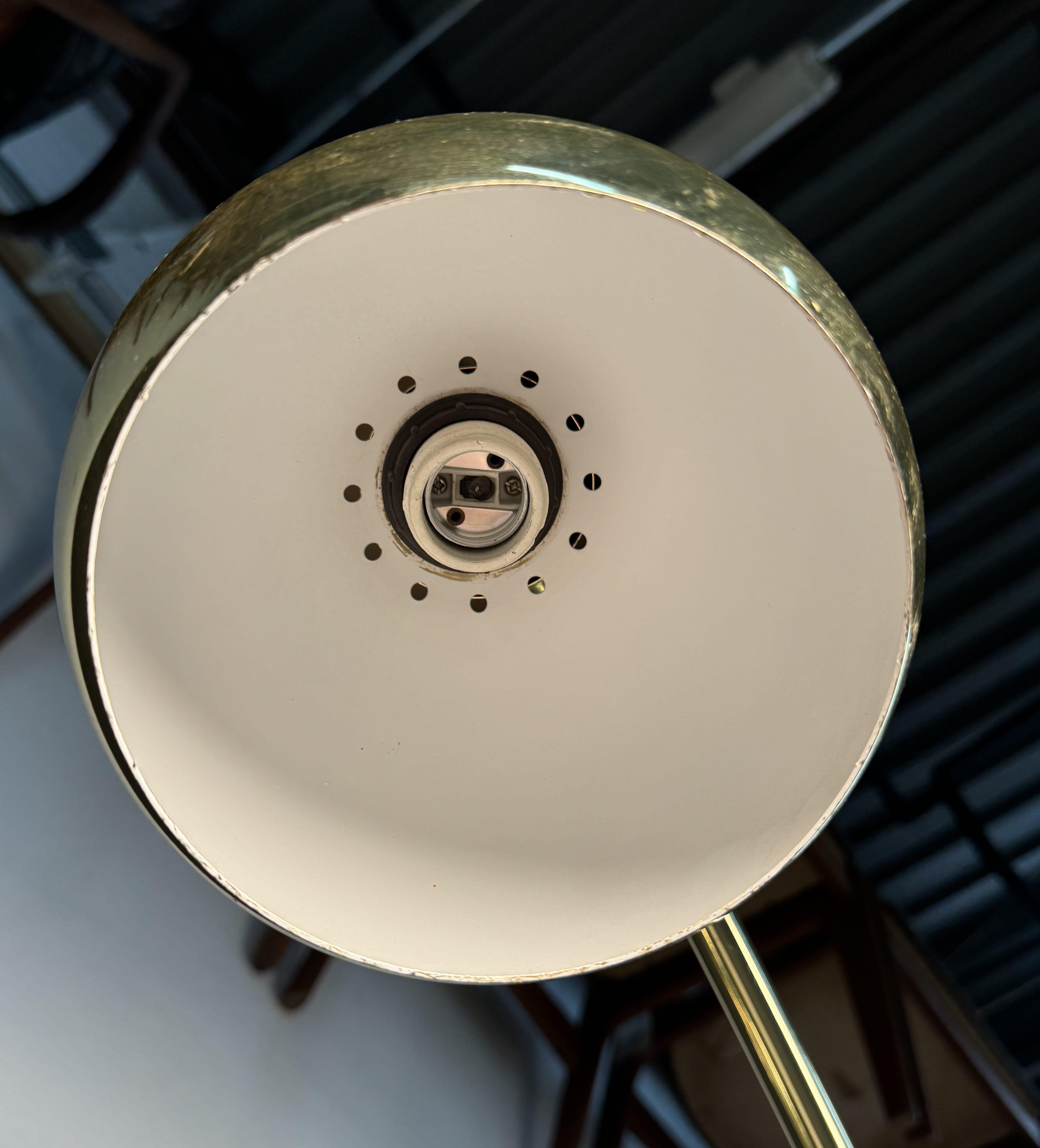 Moderne 3-Schwing-Arm-Stehlampe mit Goldkugel- Bogen, Mid-Century Modern (20. Jahrhundert) im Angebot