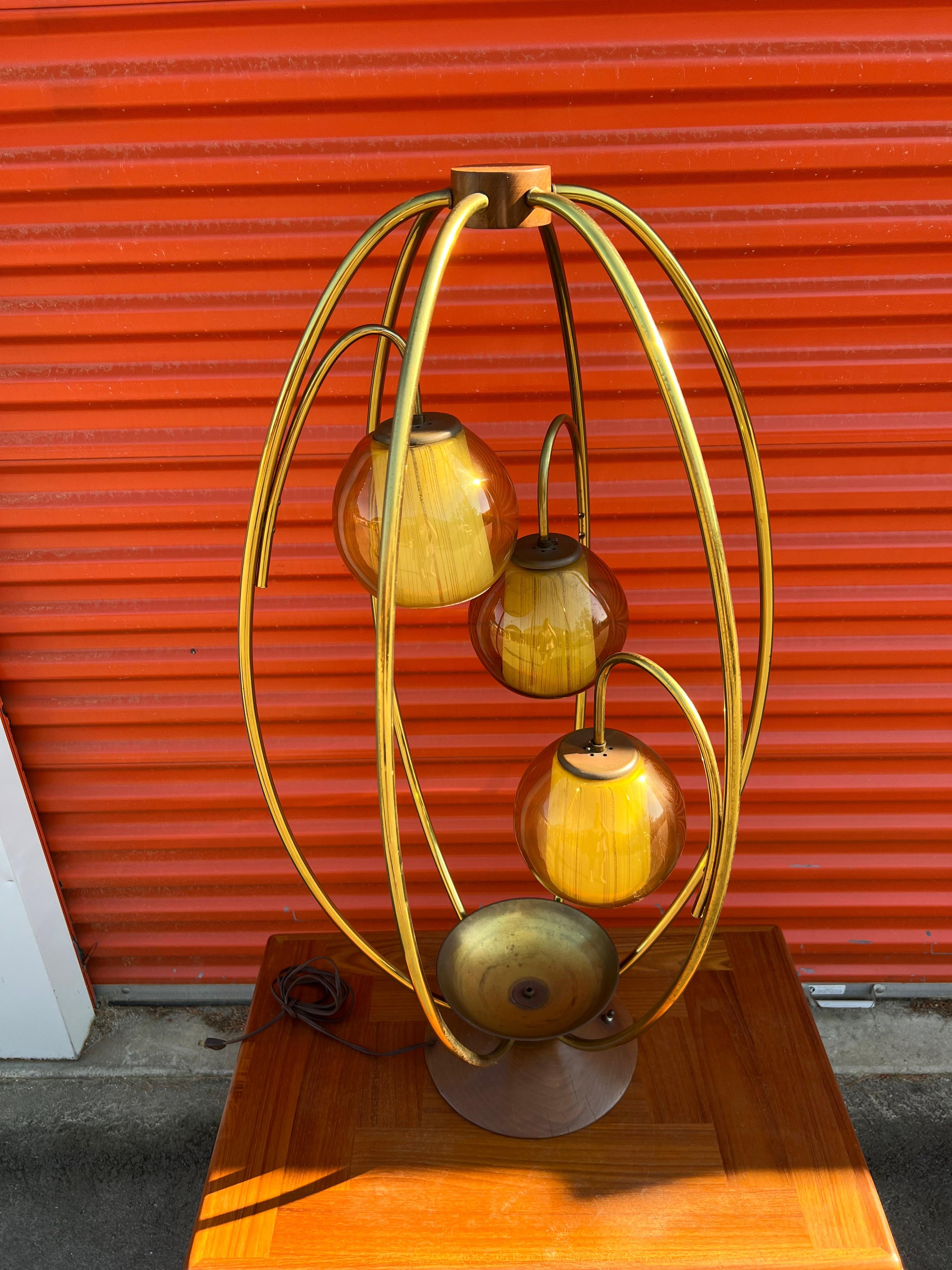 Mid-Century Modern 3 Way Glass Globe Brass Table Lamp In Good Condition In Asheville, NC