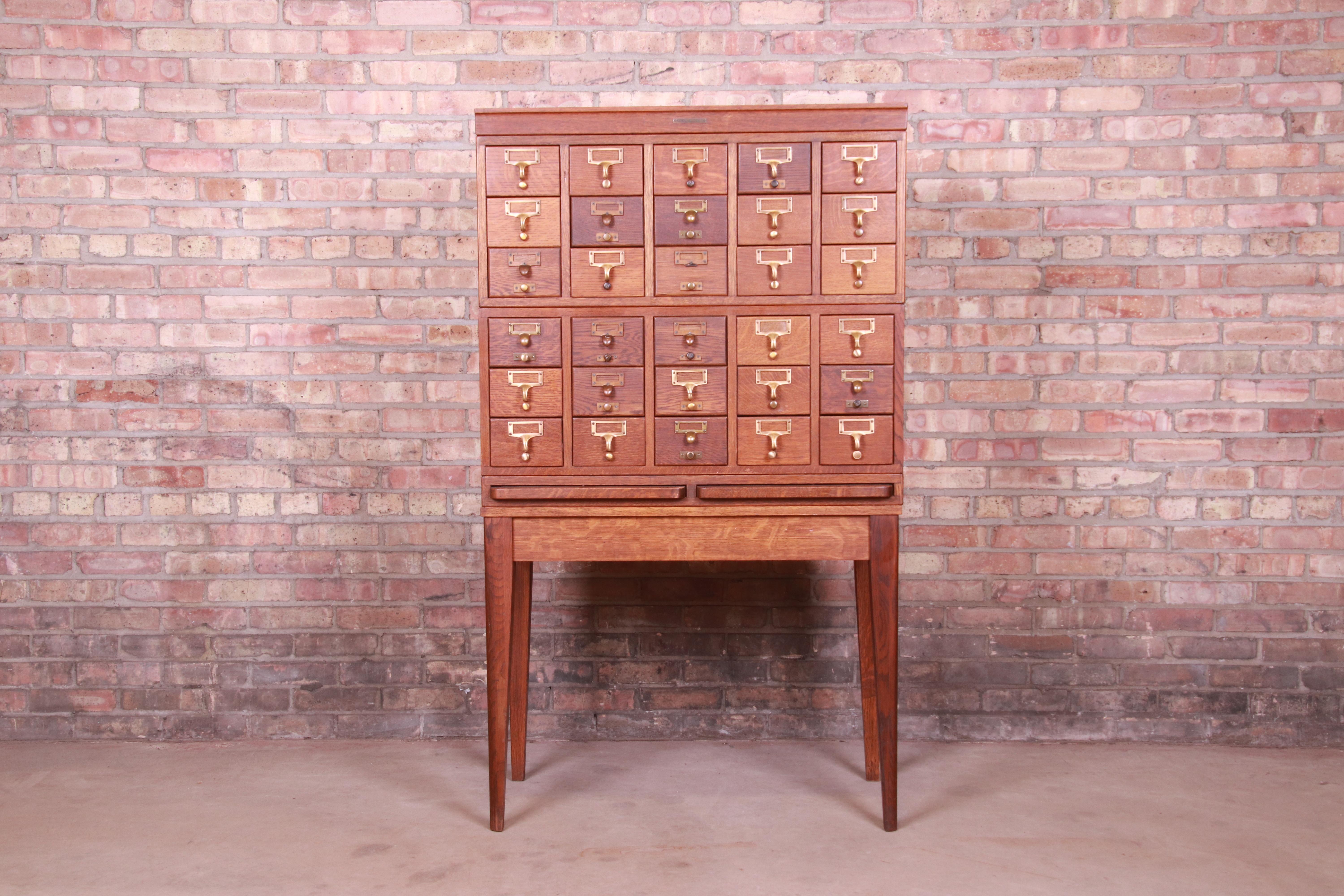 A rare and exceptional Mid-Century Modern 30-drawer library card catalog

By Gaylord Bros.

USA, circa 1940s

Quarter sawn oak, with brass hardware.

Measures: 33.13
