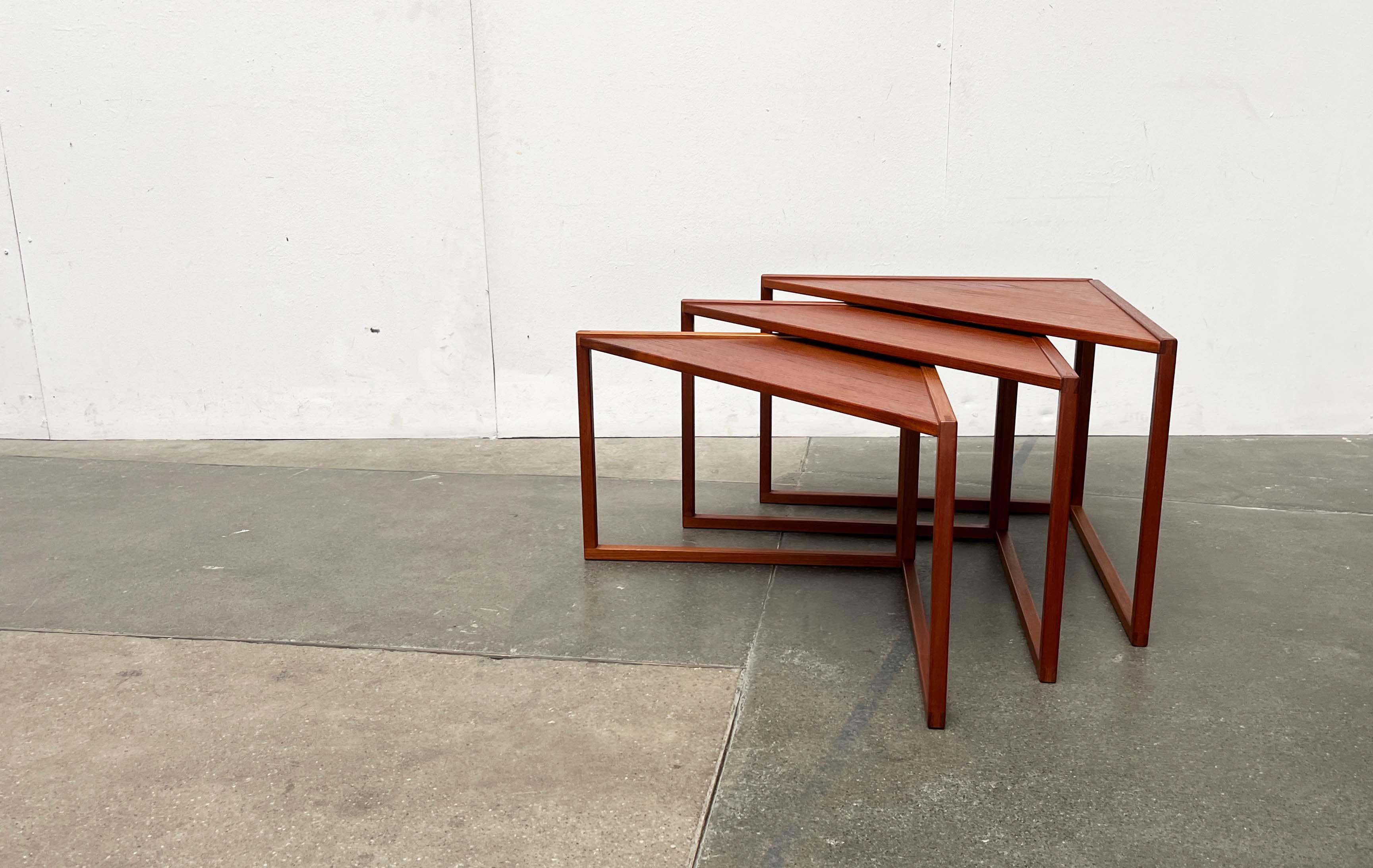 Mid-Century Modern 343 Dreieckige Teakholz-Esstische Kai Kristiansen Vildbjerg im Angebot 9