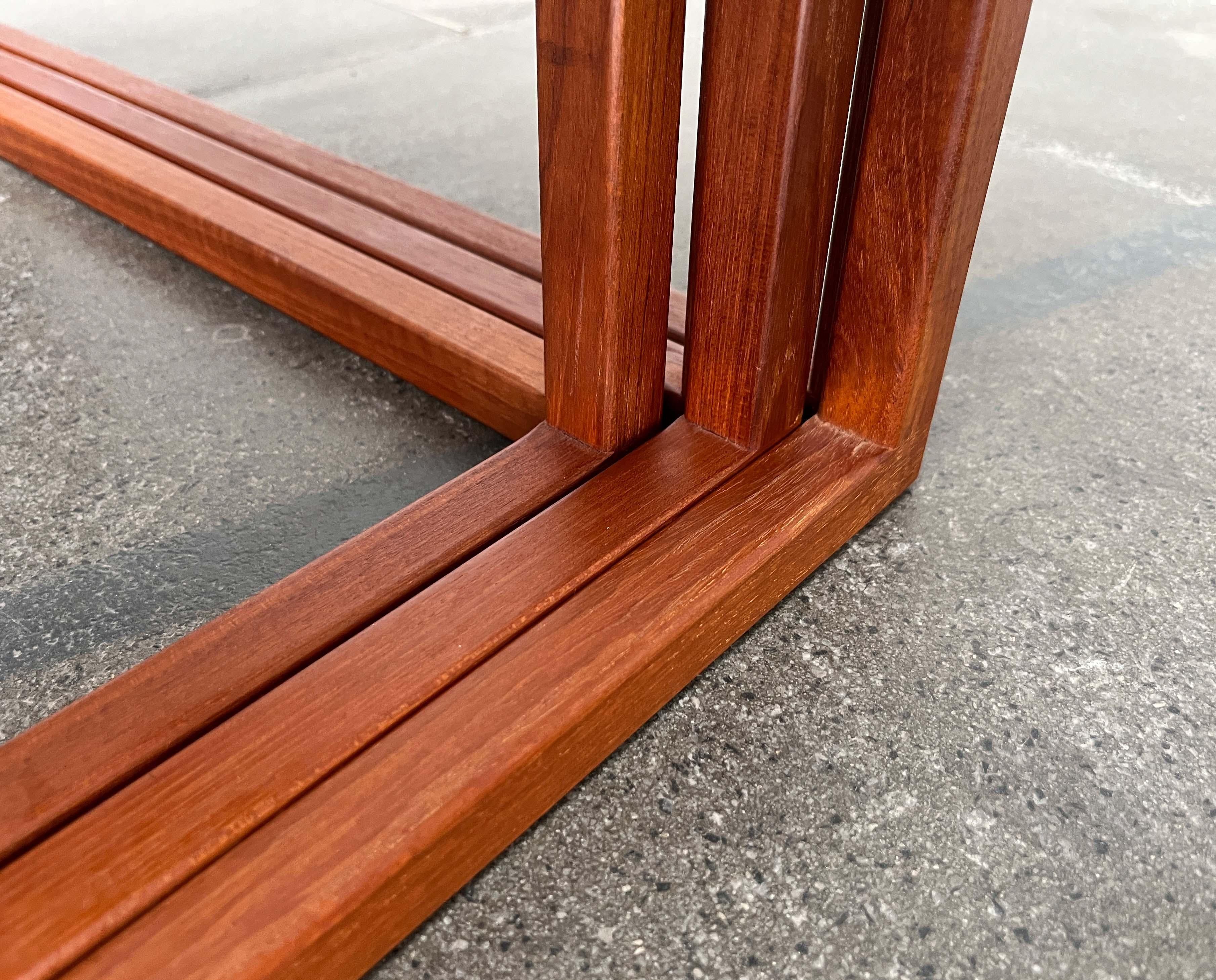 Mid-Century Modern 343 Dreieckige Teakholz-Esstische Kai Kristiansen Vildbjerg im Angebot 11