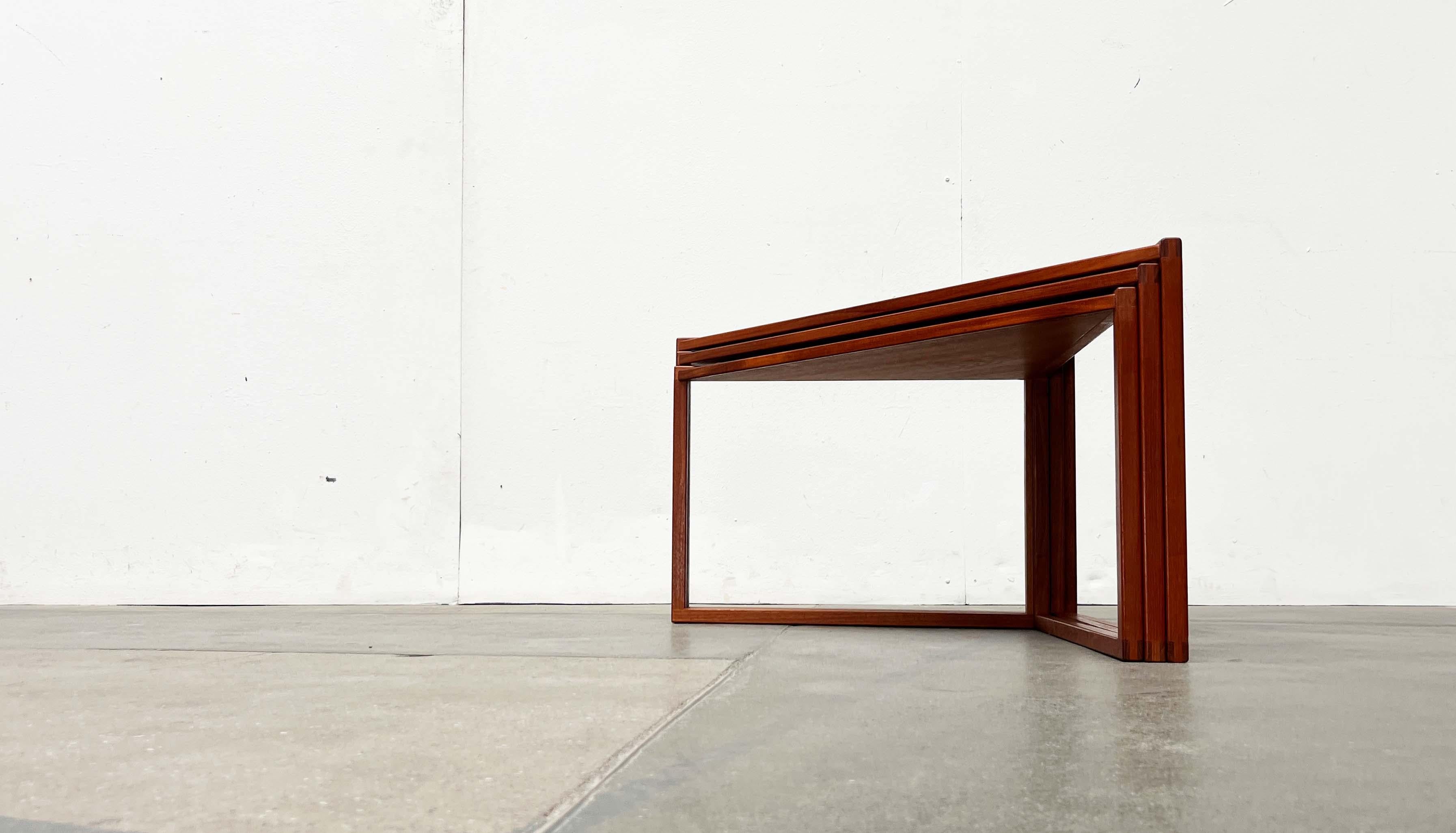 Mid-Century Modern 343 Dreieckige Teakholz-Esstische Kai Kristiansen Vildbjerg (Moderne der Mitte des Jahrhunderts) im Angebot