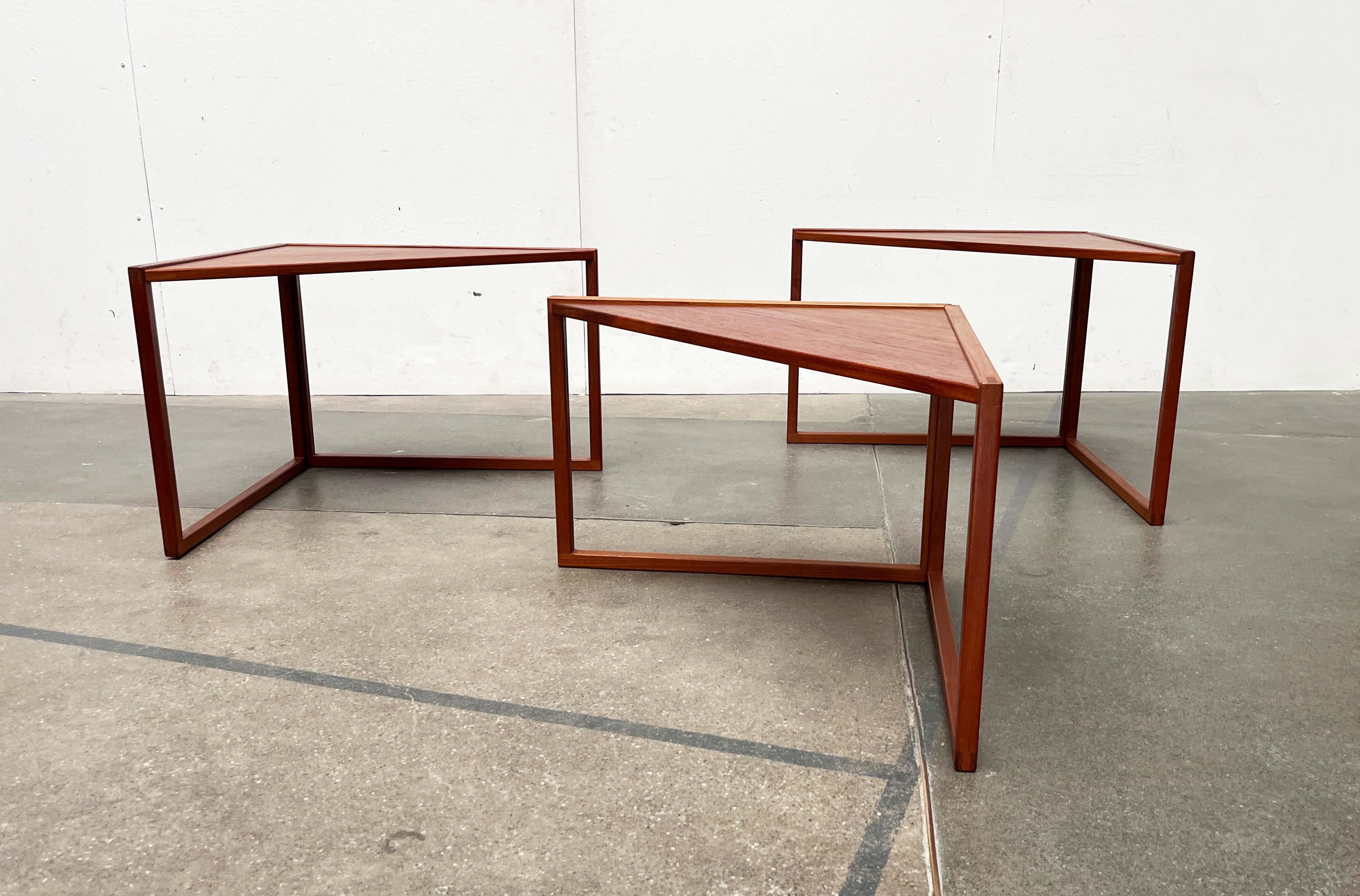 Mid-Century Modern 343 Dreieckige Teakholz-Esstische Kai Kristiansen Vildbjerg im Zustand „Gut“ im Angebot in Hamburg, DE