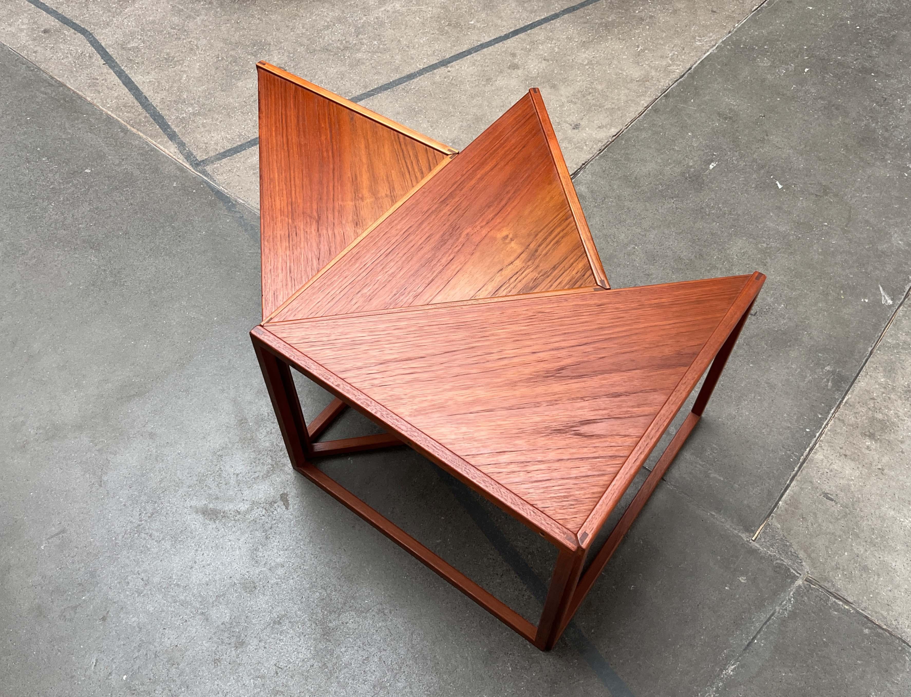 Mid-Century Modern 343 Dreieckige Teakholz-Esstische Kai Kristiansen Vildbjerg (20. Jahrhundert) im Angebot
