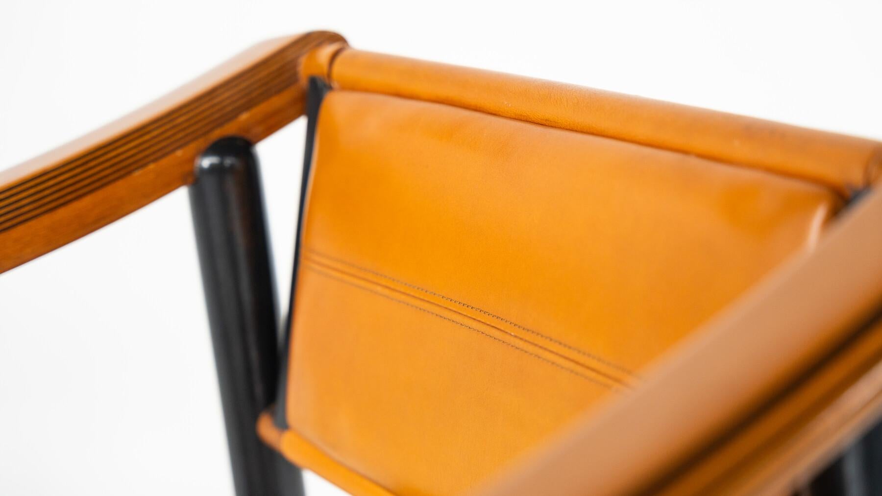4 fauteuils modernes du milieu du siècle dans le style de Scarpa, bois et cuir, Italie en vente 3