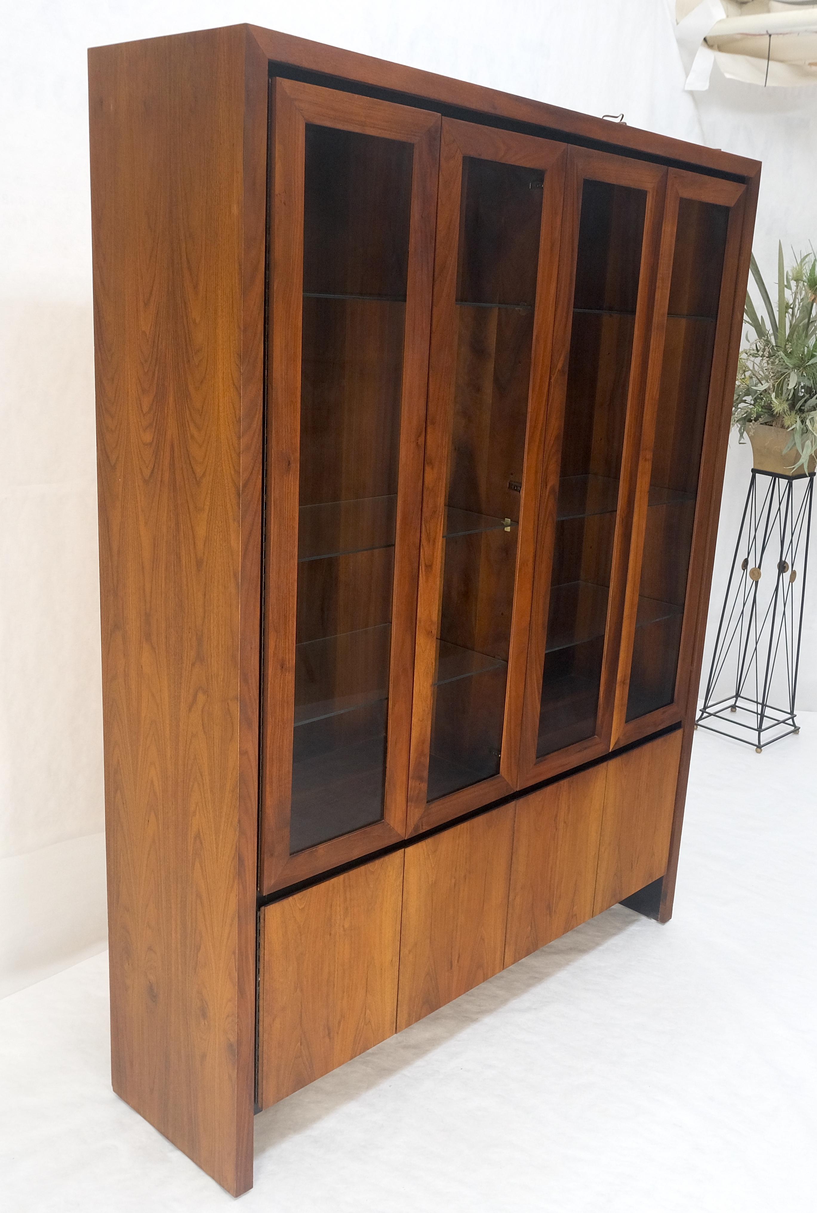 Mid Century Modern 4 Doors Walnut Lighted Hatch Milo Baughman atr. Drawers MINT! For Sale 4