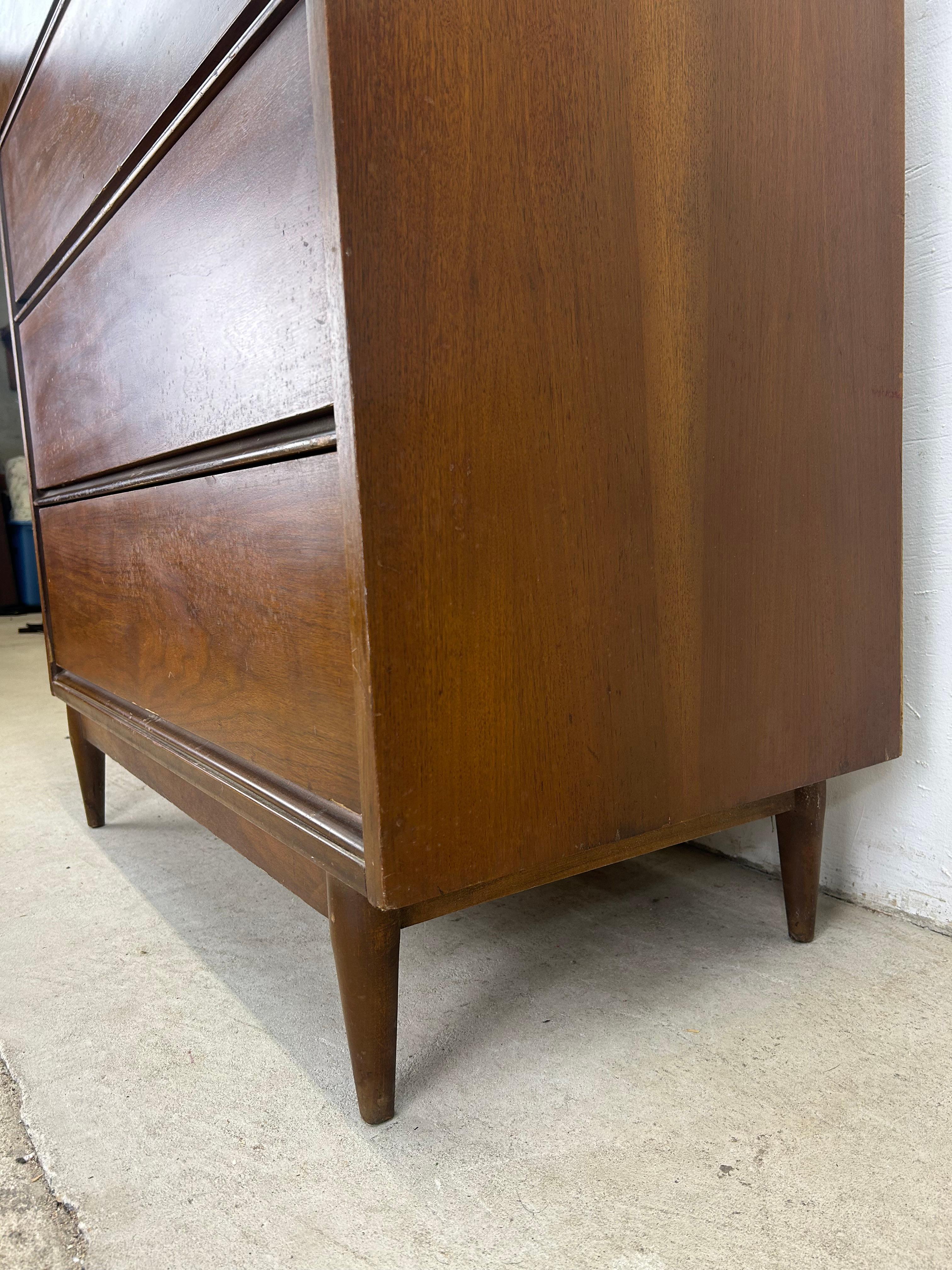 Mid Century Modern 4 Drawer Highboy Dresser with Tapered Legs For Sale 5