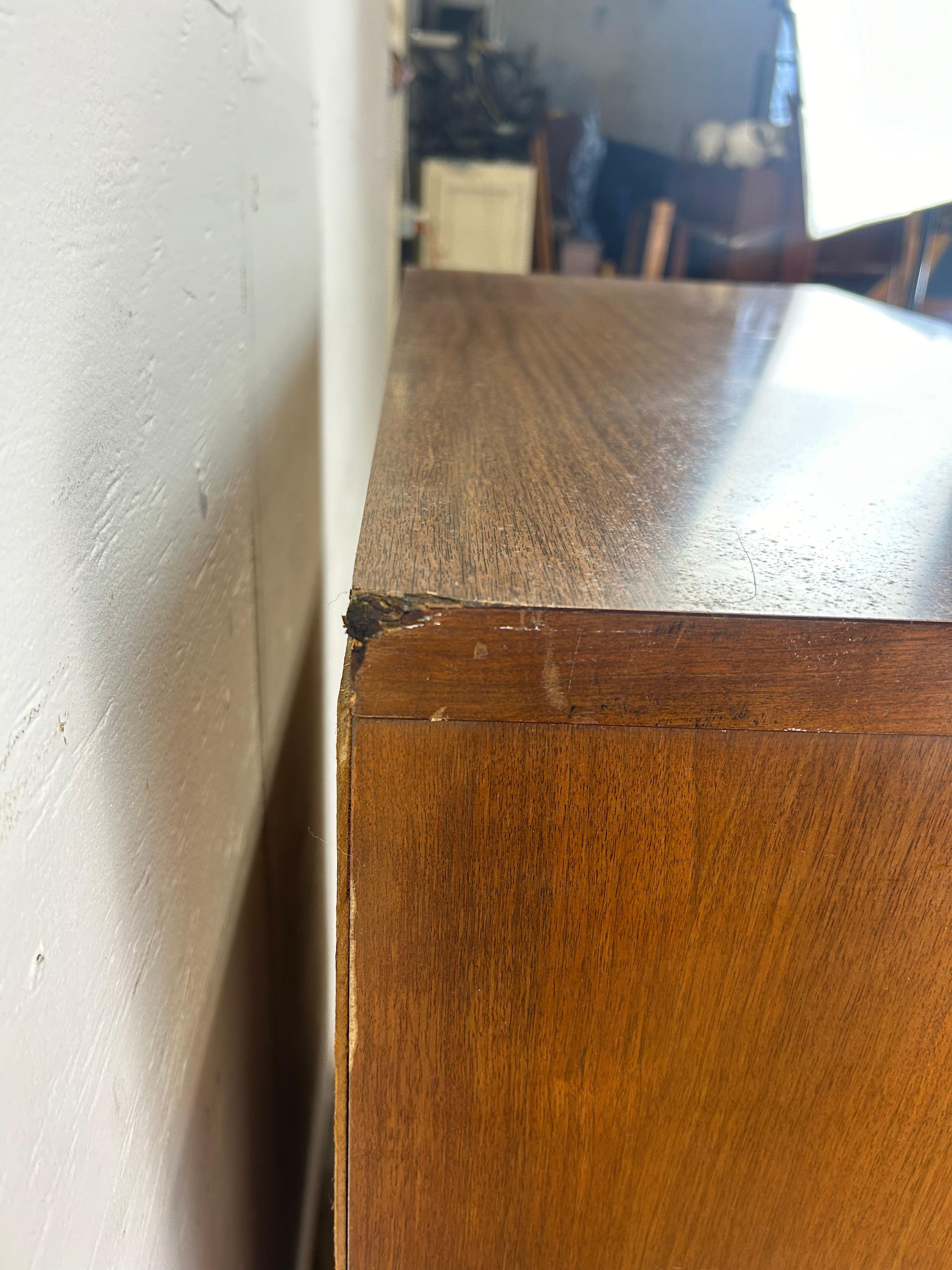 Mid Century Modern 4 Drawer Highboy Dresser with Tapered Legs For Sale 7