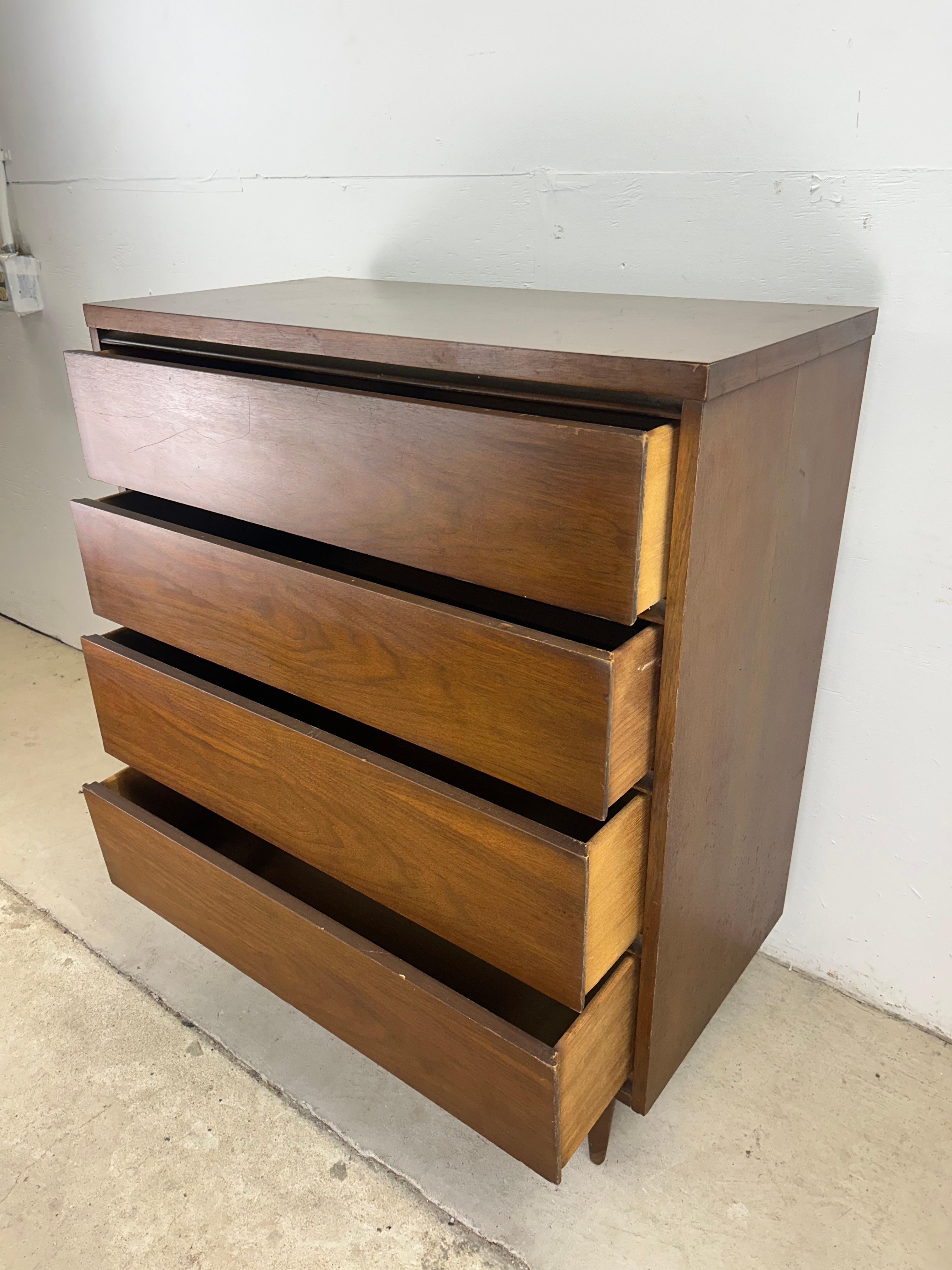 Mid Century Modern 4 Drawer Highboy Dresser with Tapered Legs For Sale 11