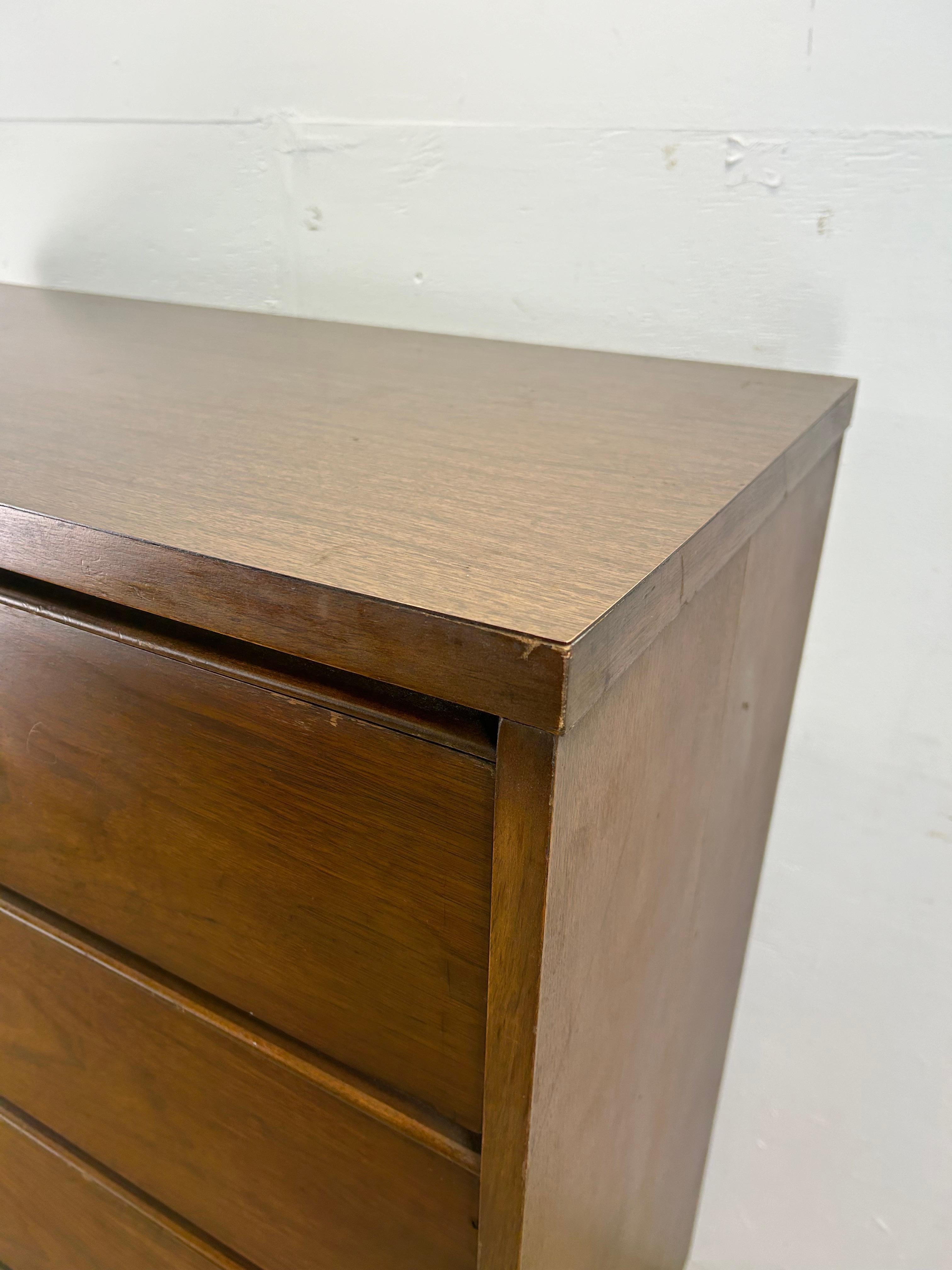 American Mid Century Modern 4 Drawer Highboy Dresser with Tapered Legs For Sale