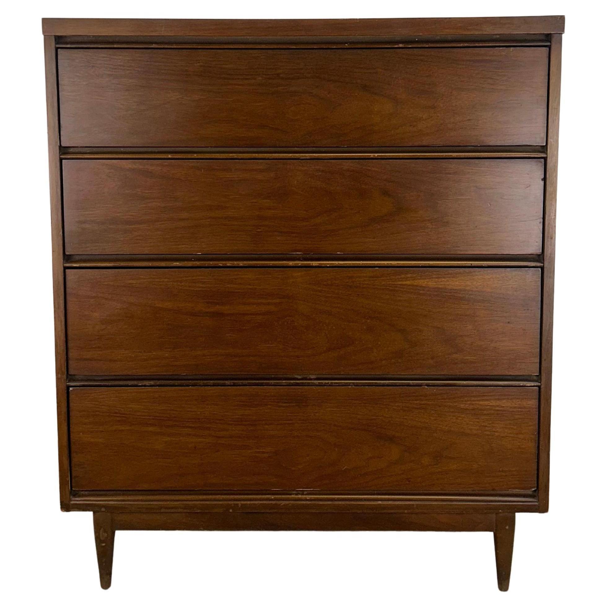 Cómoda Highboy de 4 cajones con patas cónicas, moderna de mediados de siglo