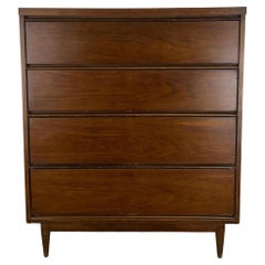 Cómoda Highboy de 4 cajones con patas cónicas, moderna de mediados de siglo
