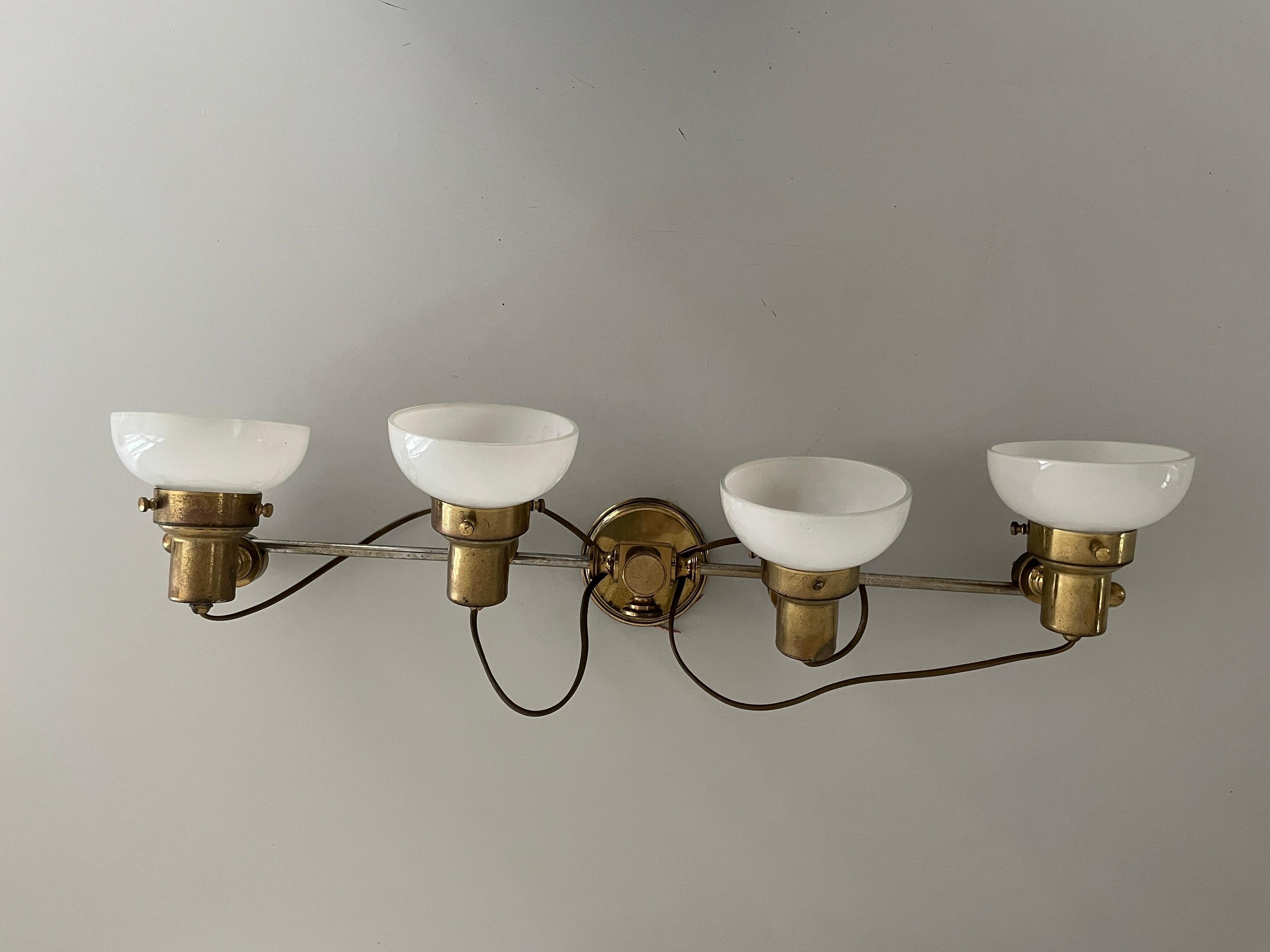 Lampada da parete moderna a 4 teste in vetro opalino e ottone, 1960, Italia in vendita 11