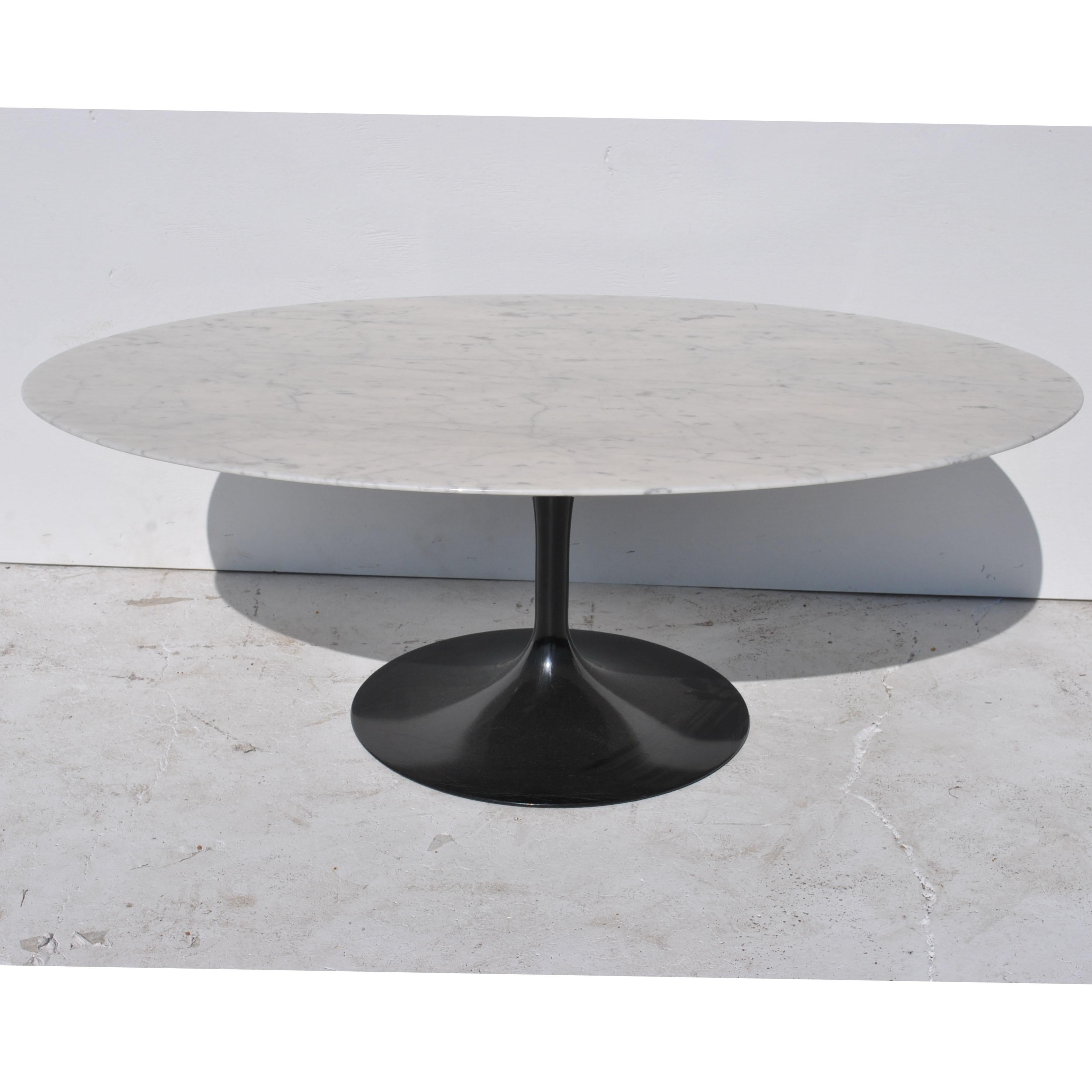Mid-Century Modern Oval Knoll Saarinen 42in Coffee Table Marble Top 'MR15512' In Good Condition In Pasadena, TX