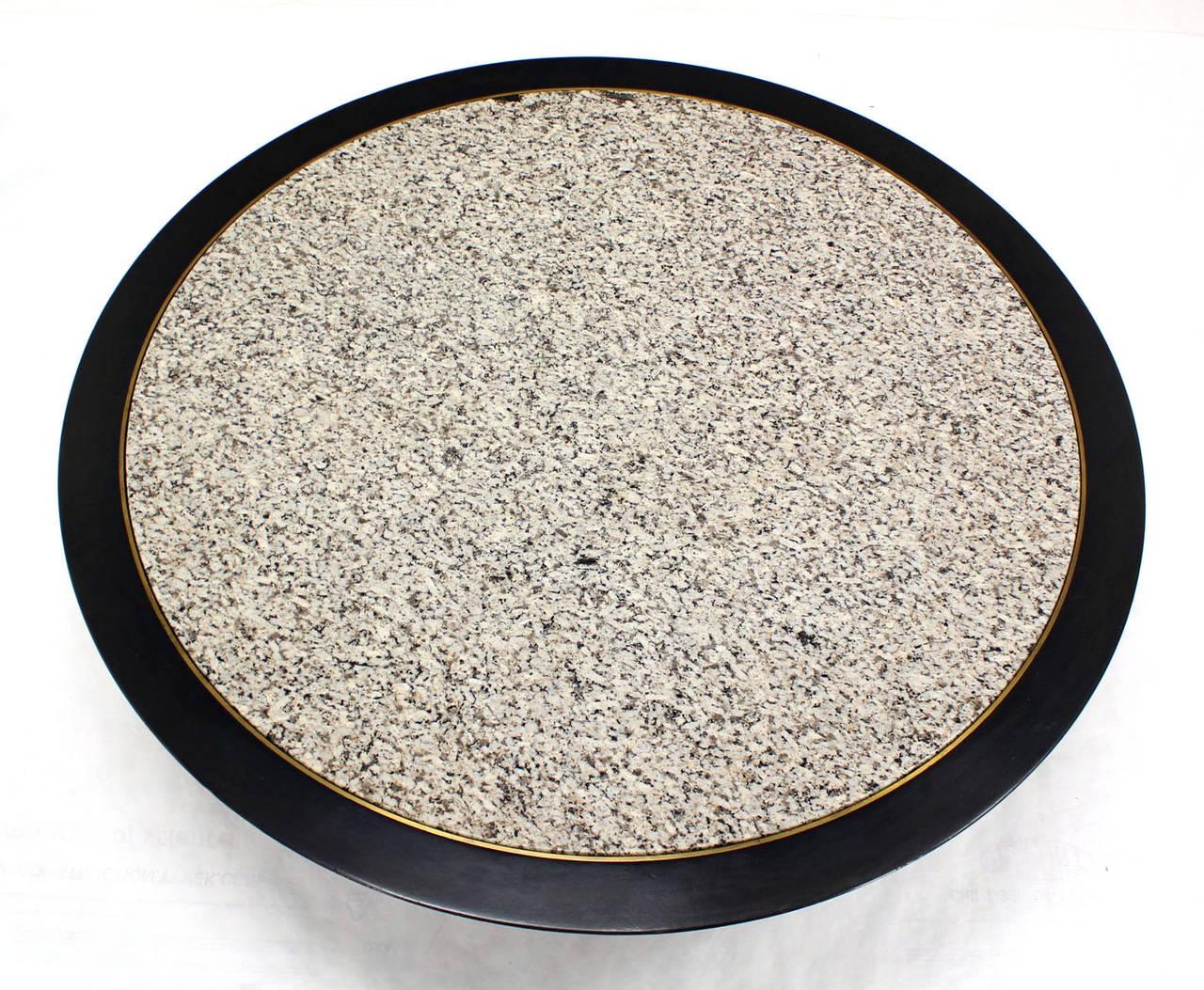 Moderne 48 Zoll runde Granitplatte aus der Mitte des Jahrhunderts, schwarzer Lack  Couchtisch Bäcker (amerikanisch) im Angebot