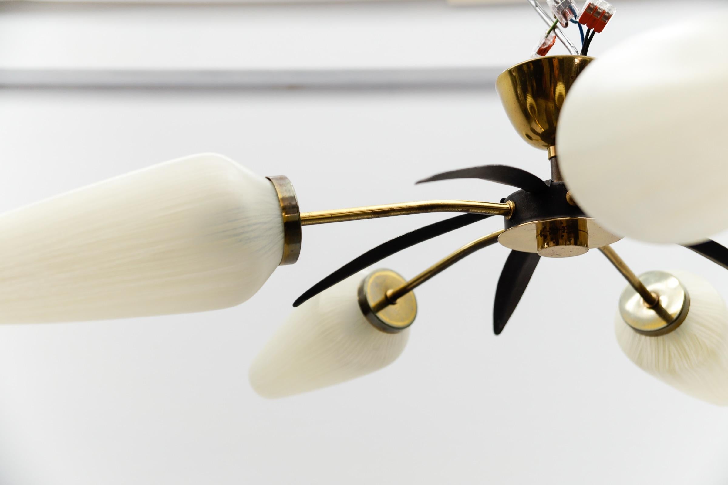 Mid-Century Modern 5-armige Sputnik-Lampe aus Messing und Glas, 1950 im Angebot 3