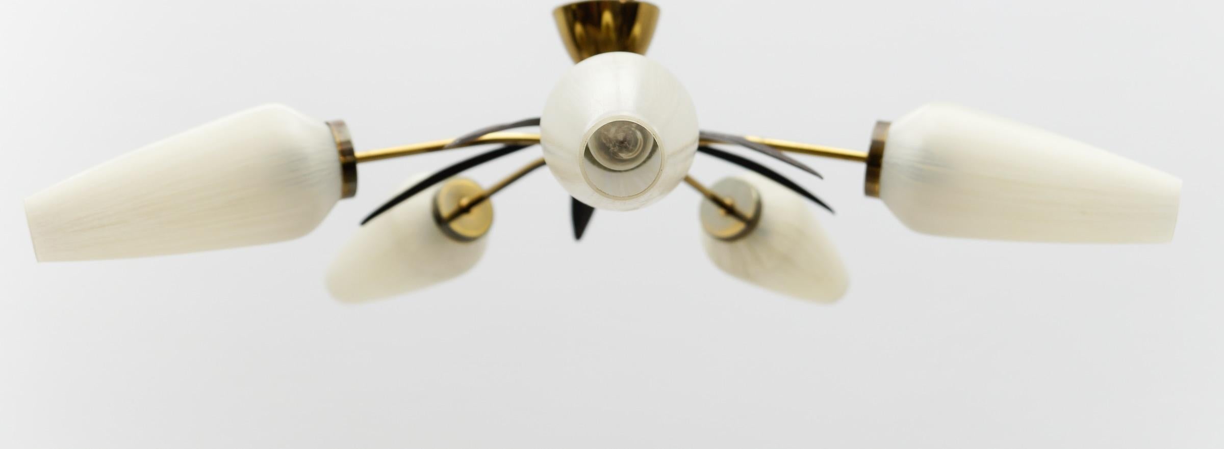 Mid-Century Modern 5-armige Sputnik-Lampe aus Messing und Glas, 1950 im Zustand „Gut“ im Angebot in Nürnberg, Bayern