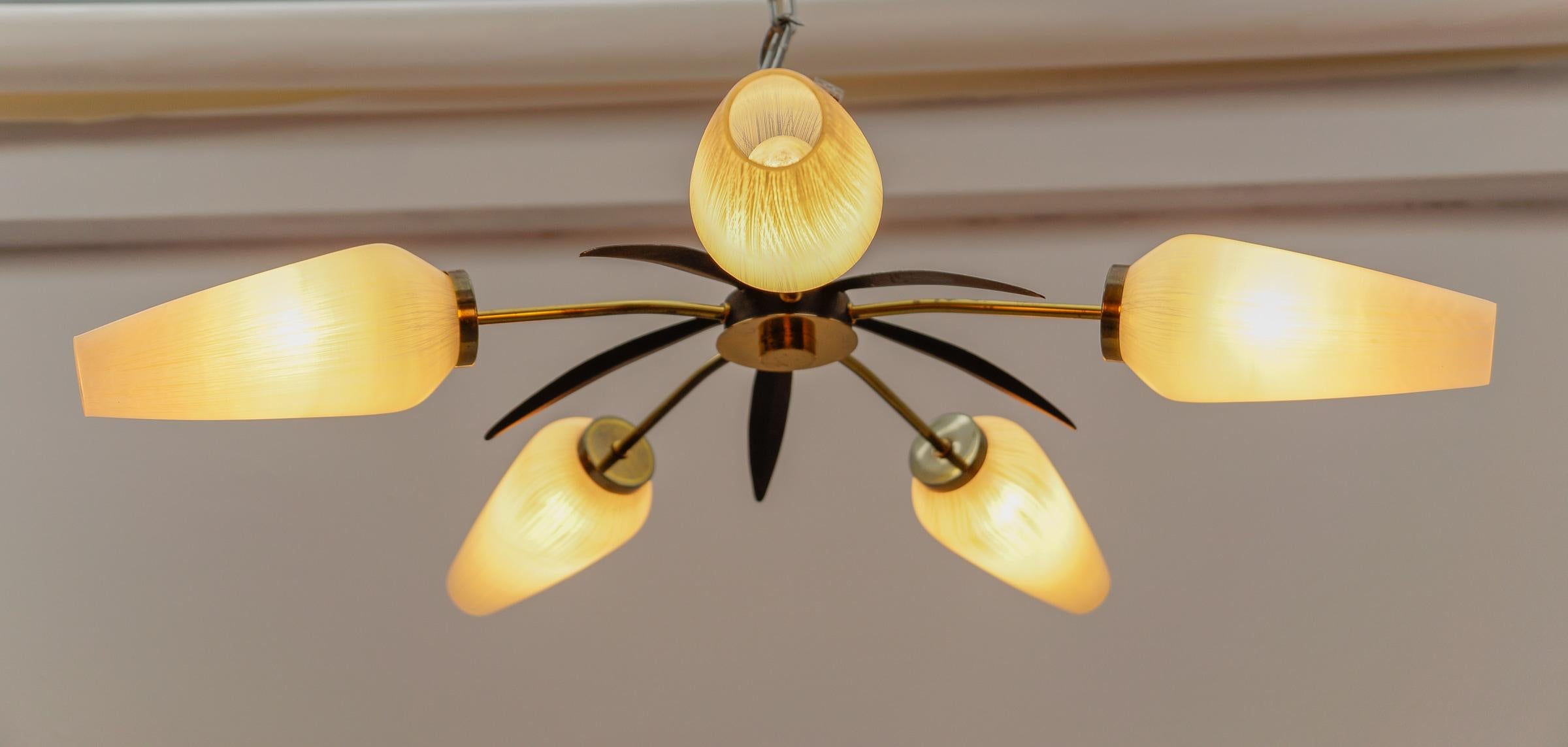 Mid-Century Modern 5-armige Sputnik-Lampe aus Messing und Glas, 1950 im Angebot 1