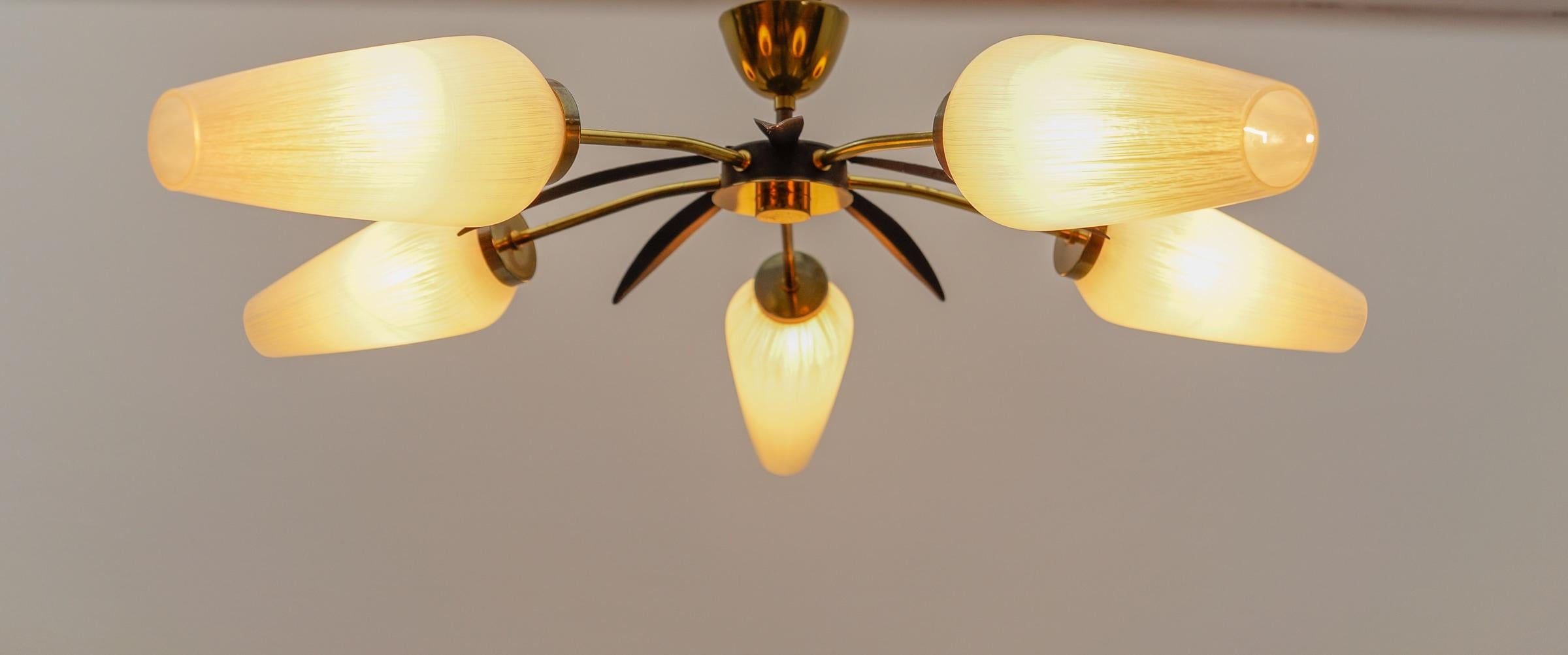 Mid-Century Modern 5-armige Sputnik-Lampe aus Messing und Glas, 1950 im Angebot 2