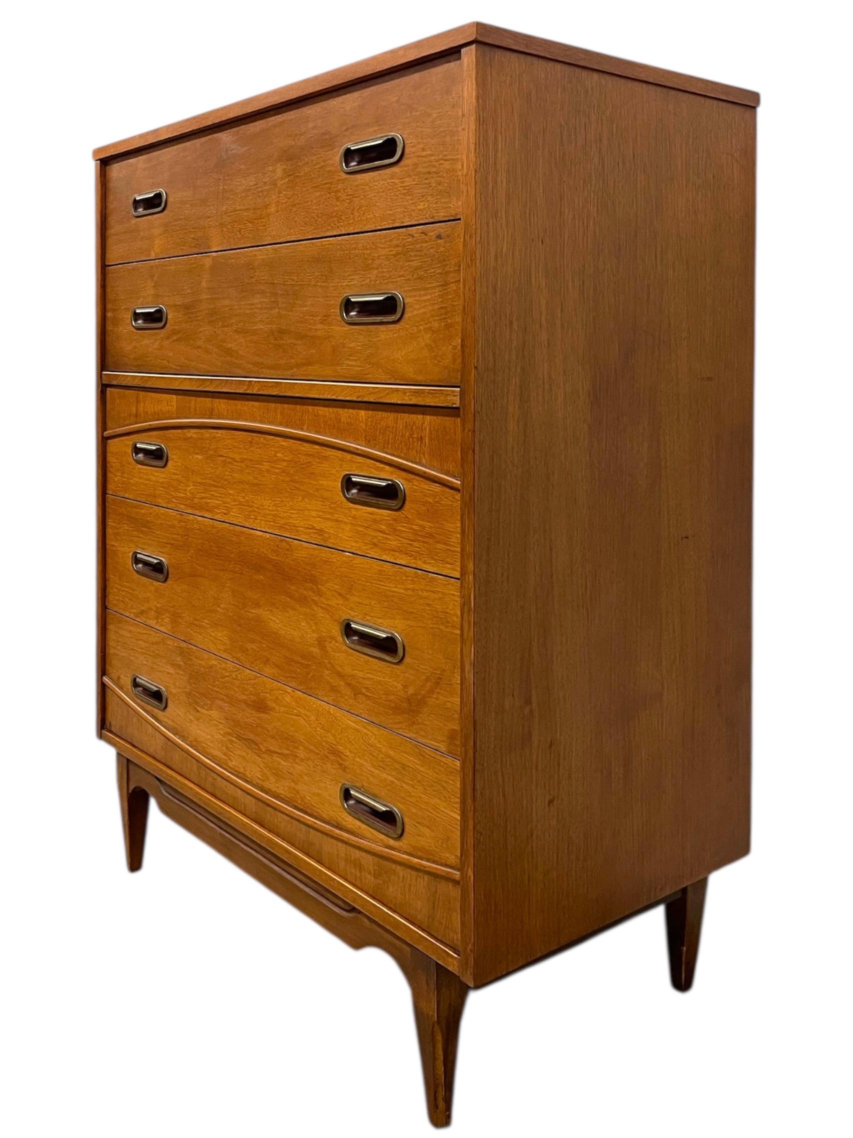 Fin du 20e siècle Mid-Century Modern 5-Drawer Highboy Dresser by Hooker Furniture en vente