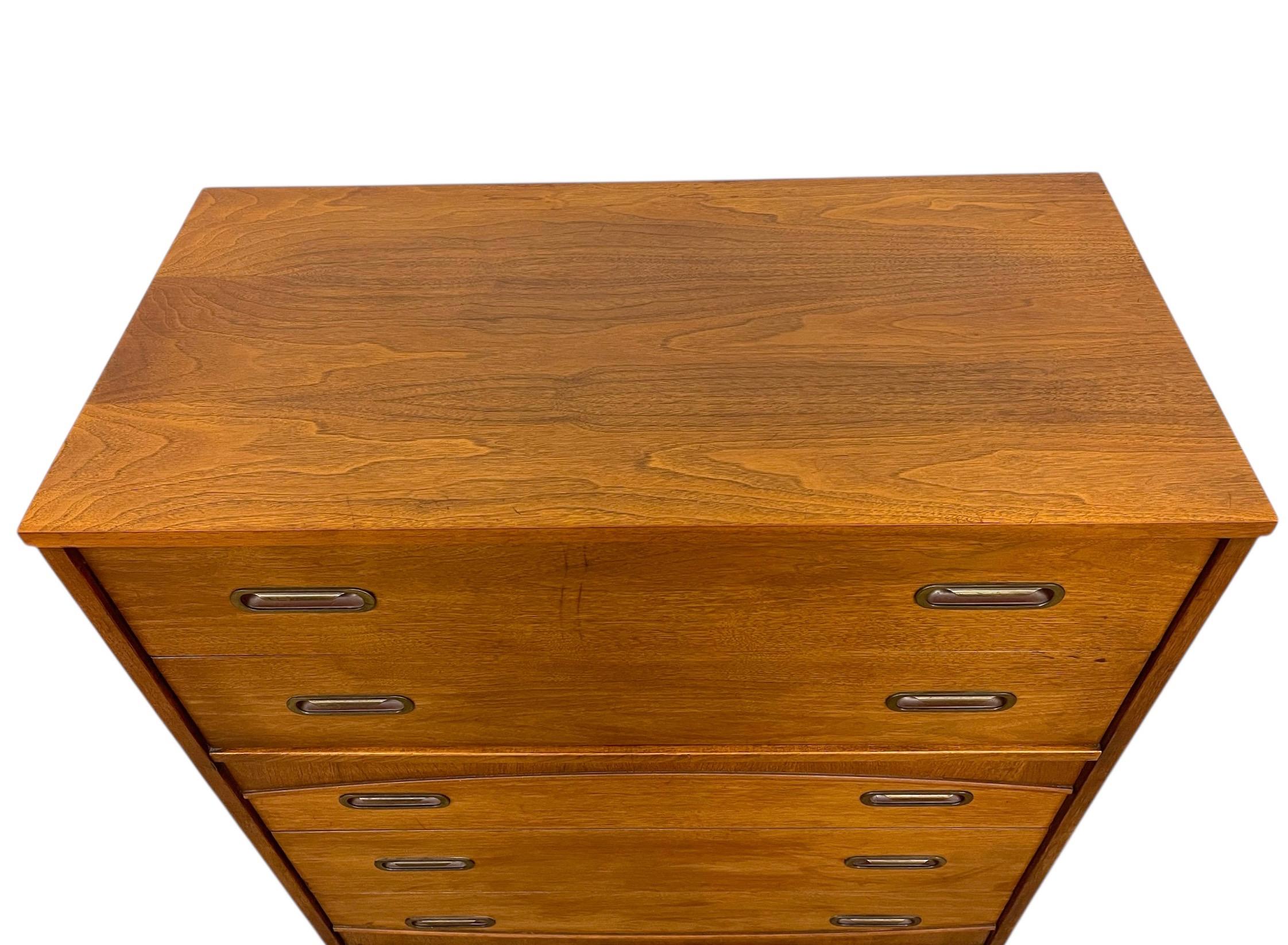 Mid-Century Modern 5-Drawer Highboy Dresser by Hooker Furniture en vente 1