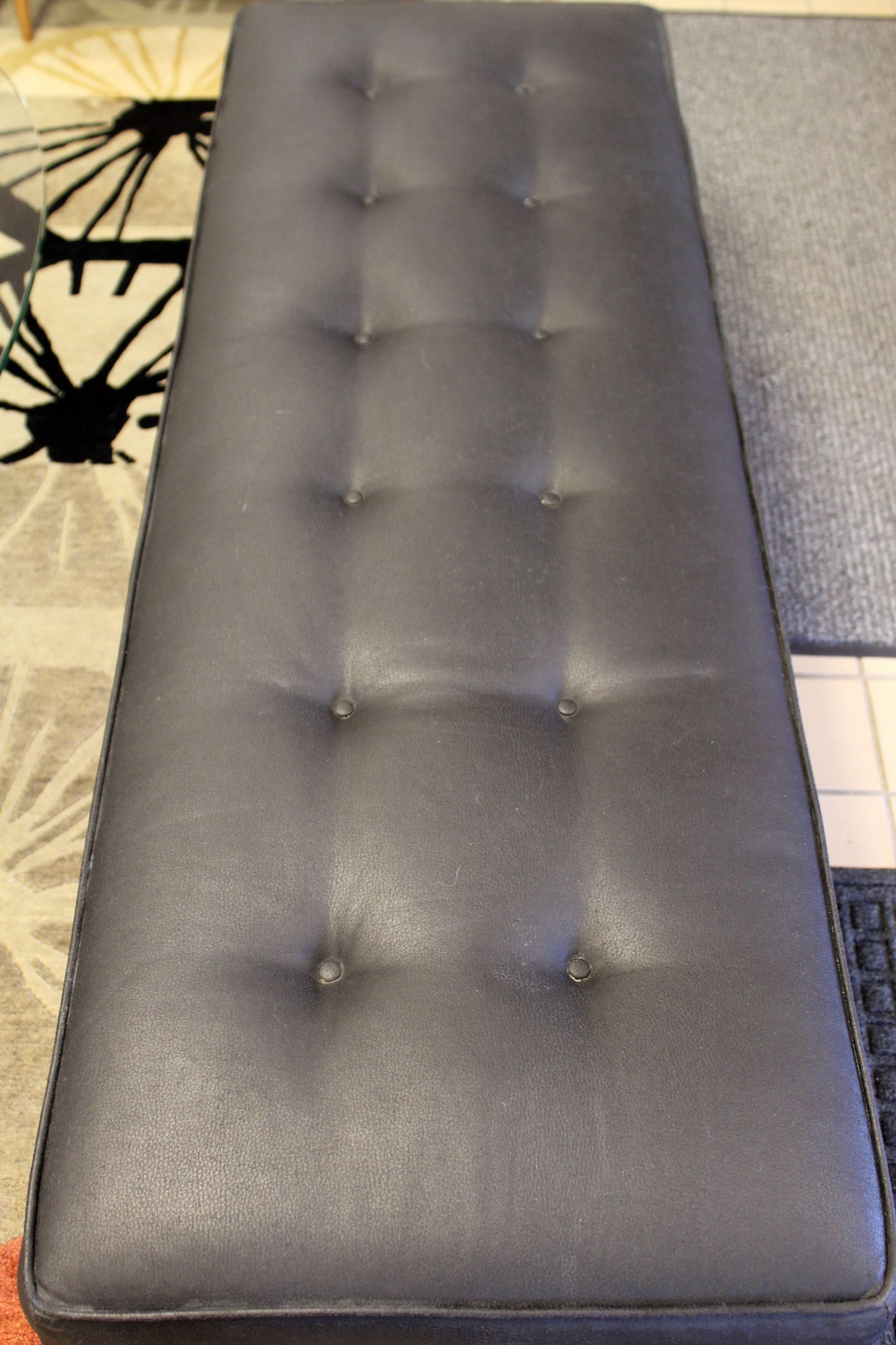 Mid-Century Modern Tufted Black Vinyl and Teak Wood Bench Seat In Good Condition In Keego Harbor, MI