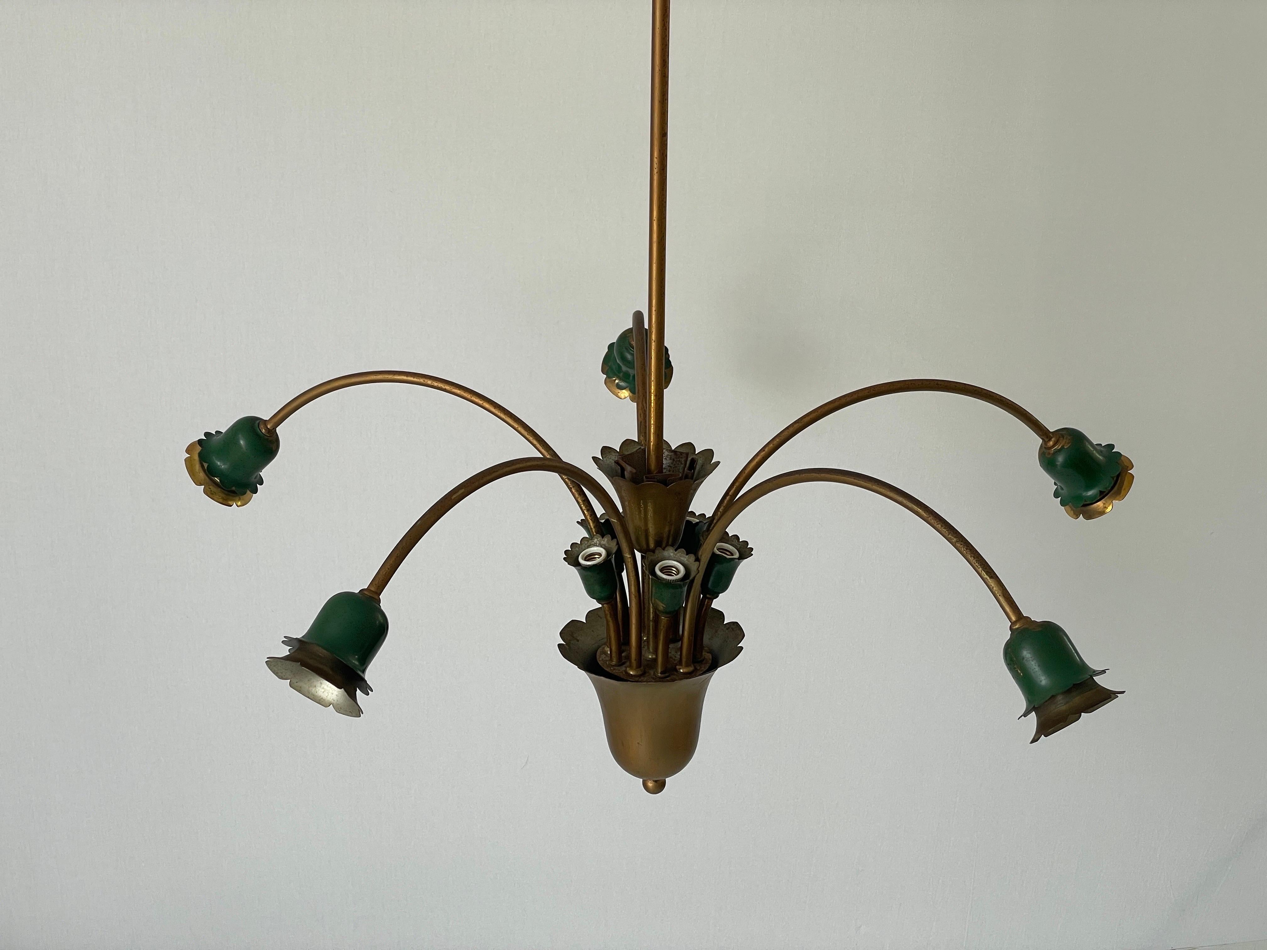 Lustre à 5 têtes en métal vert et laiton, milieu du siècle dernier, 1950, Italie

L'abat-jour est en très bon état vintage.

Cette lampe fonctionne avec 5x E27 et 5x E14. 
Câblé et adapté à une utilisation avec 220V et 110V pour tous les