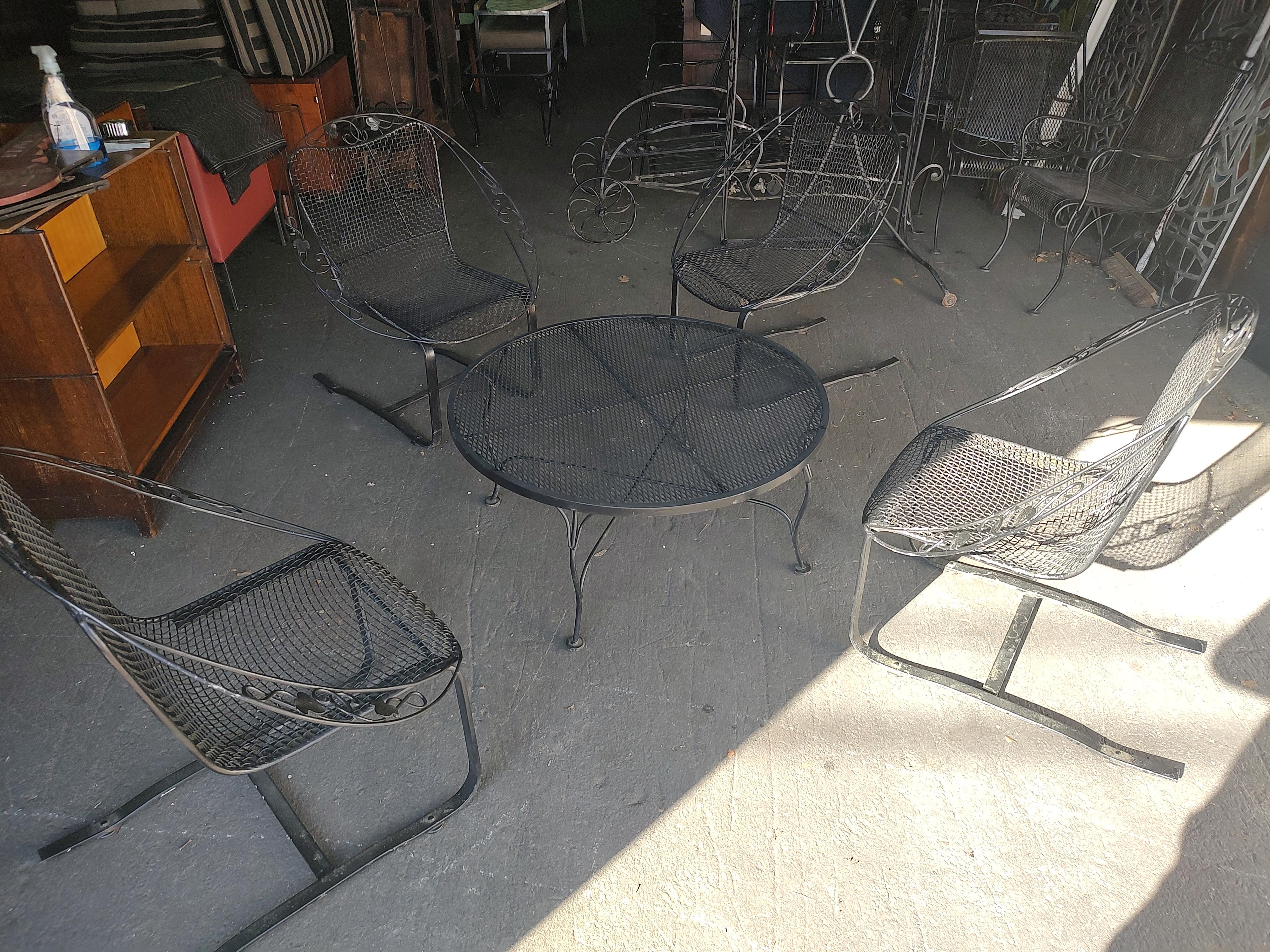 Mid-Century Modern 5 Pc Sculptural Iron Table & 4 Mesh Chairs by John Salterini In Good Condition In Port Jervis, NY