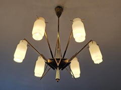 Lampadario a 6 bracci in ottone della metà del secolo scorso, attribuito a Stilnovo, Italia 1950