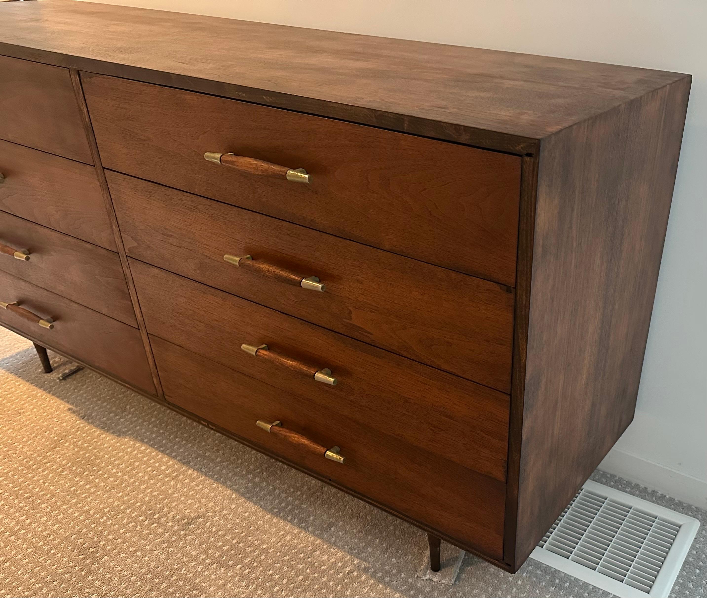 Mid-Century moderno Cassettiera a 6 cassetti in stile Mid-Century Modern in vendita