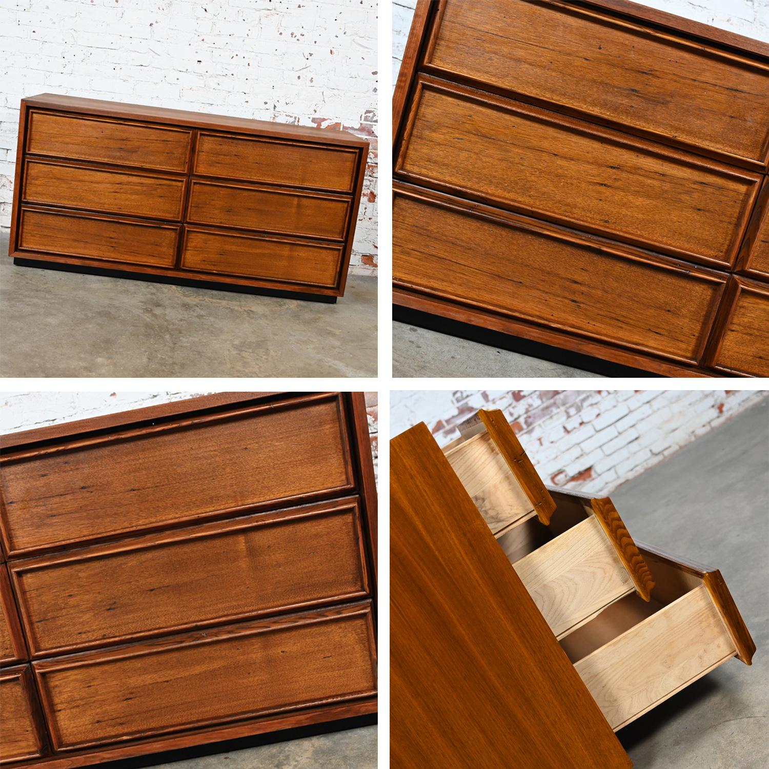 Mid Century Modern 6 Drawer Dresser by Dillingham Walnut & Pecky Cypress For Sale 12
