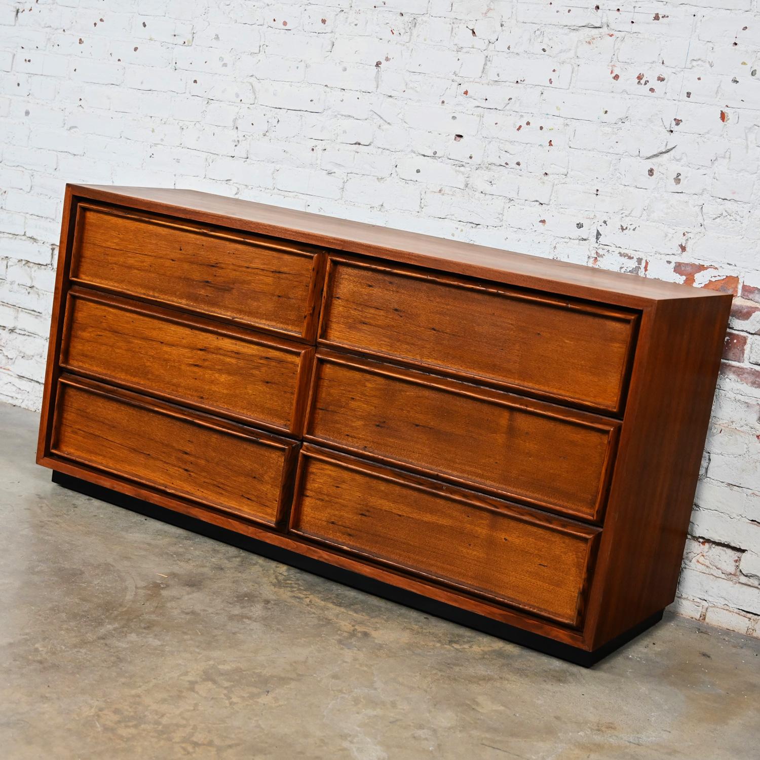 American Mid Century Modern 6 Drawer Dresser by Dillingham Walnut & Pecky Cypress For Sale