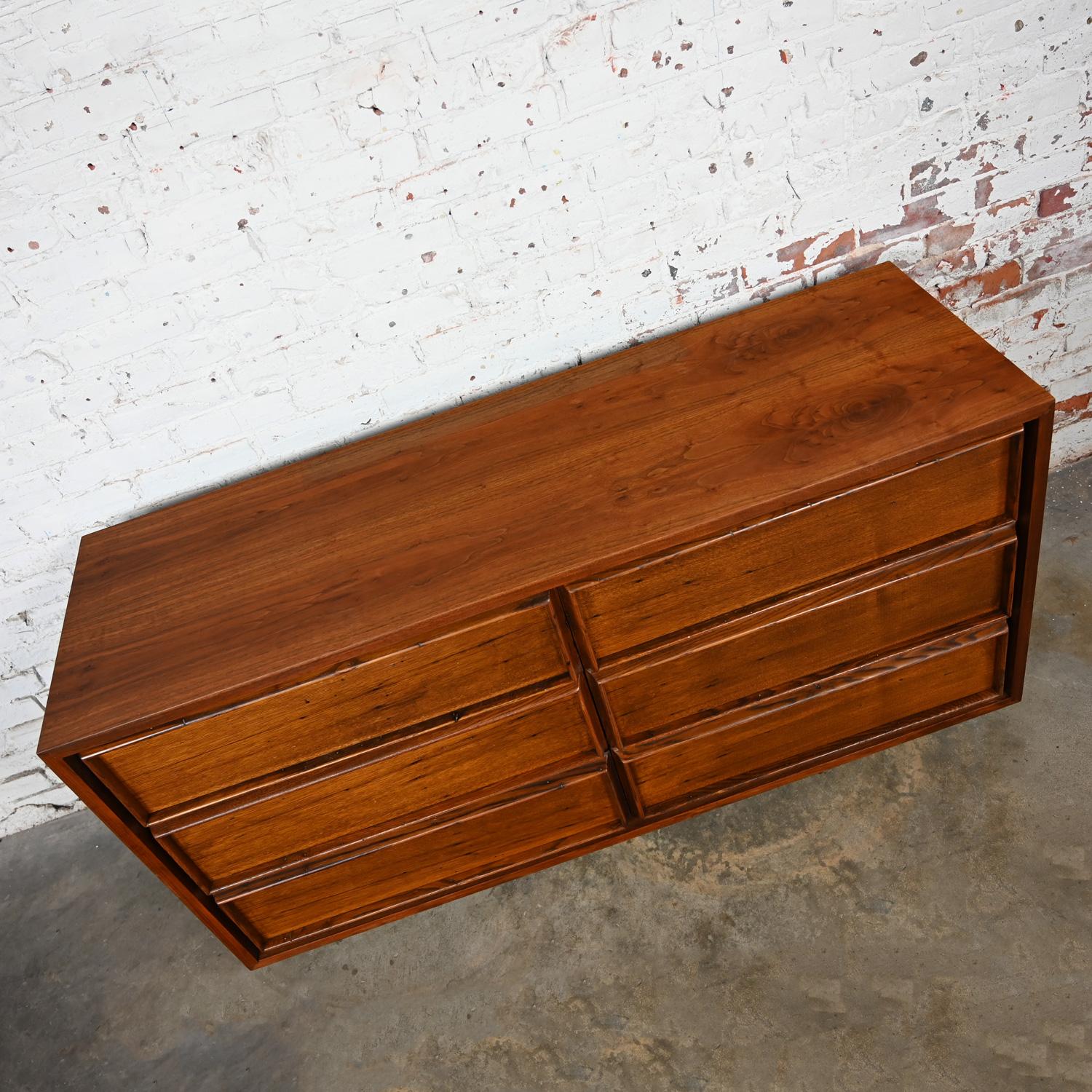 Mid Century Modern 6 Drawer Dresser by Dillingham Walnut & Pecky Cypress For Sale 1