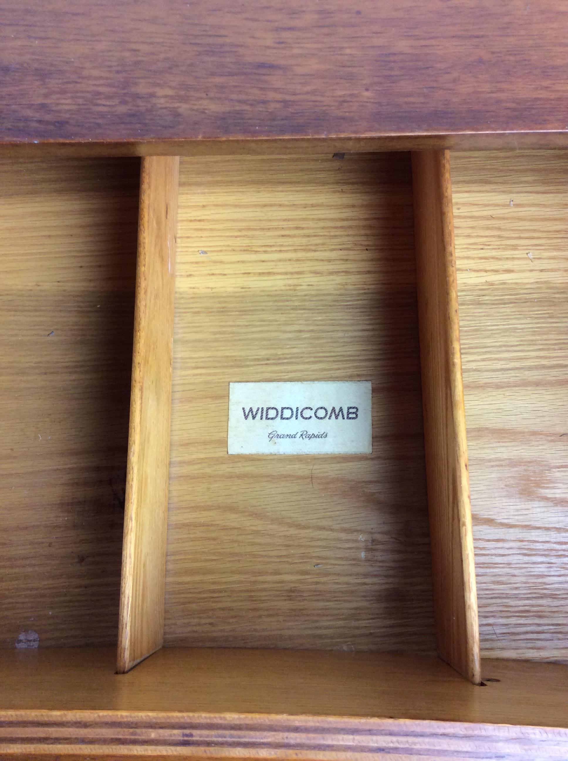 Commode basse moderne mi-siècle à 6 tiroirs de Widdicomb en vente 10