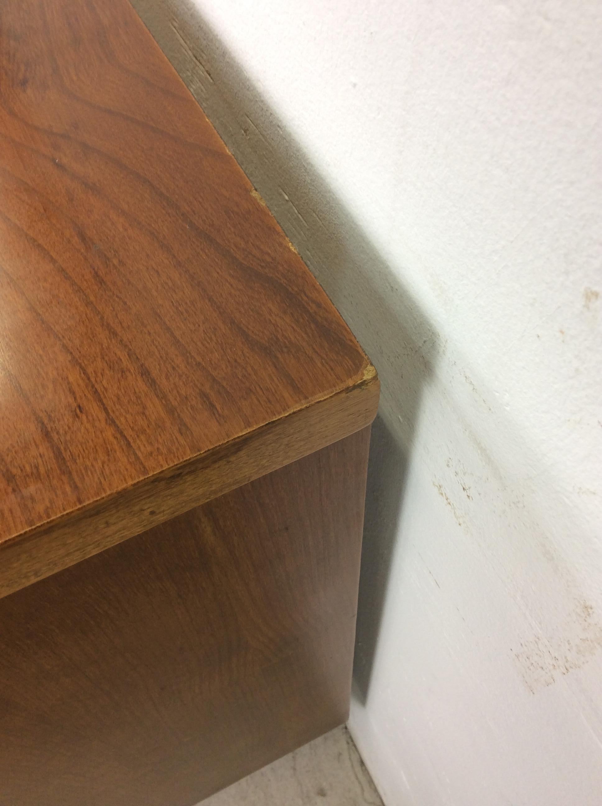 Mid Century Modern 6 Drawer Lowboy Dresser with Tapered Legs For Sale 8