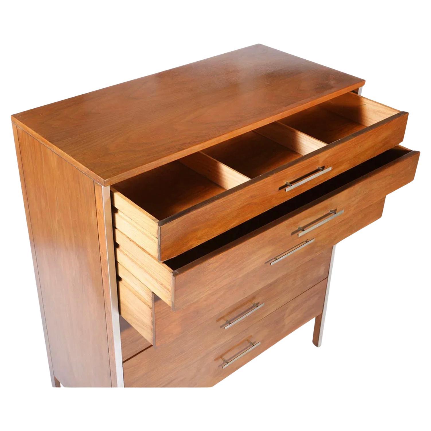 Falegnameria Comò alto a 6 cassetti del Mid Century Modern, lineare Calvin di Paul McCobb in vendita