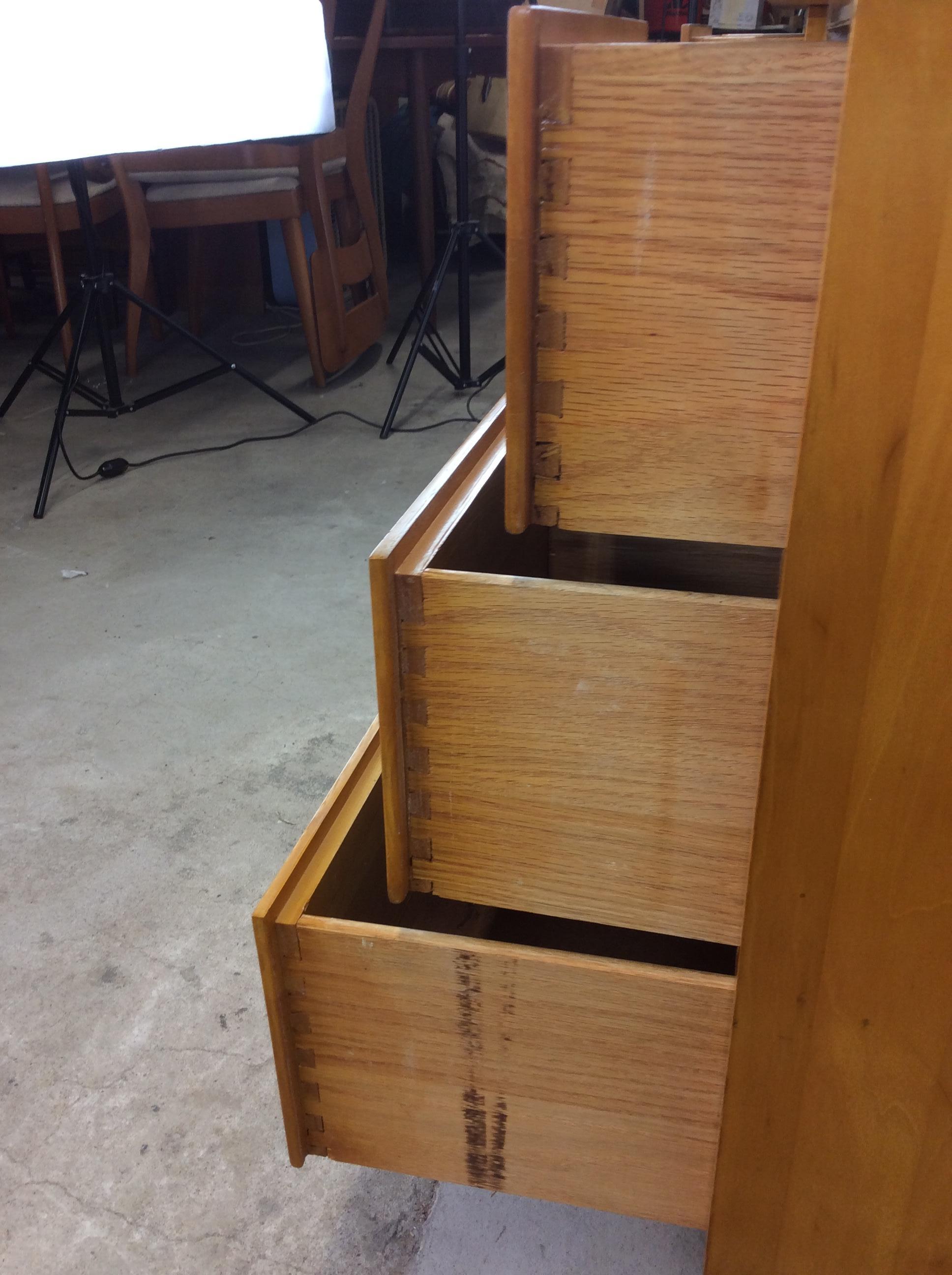 Scrivania a 6 cassetti in stile mid century moderno di Paul McCobb in vendita 3