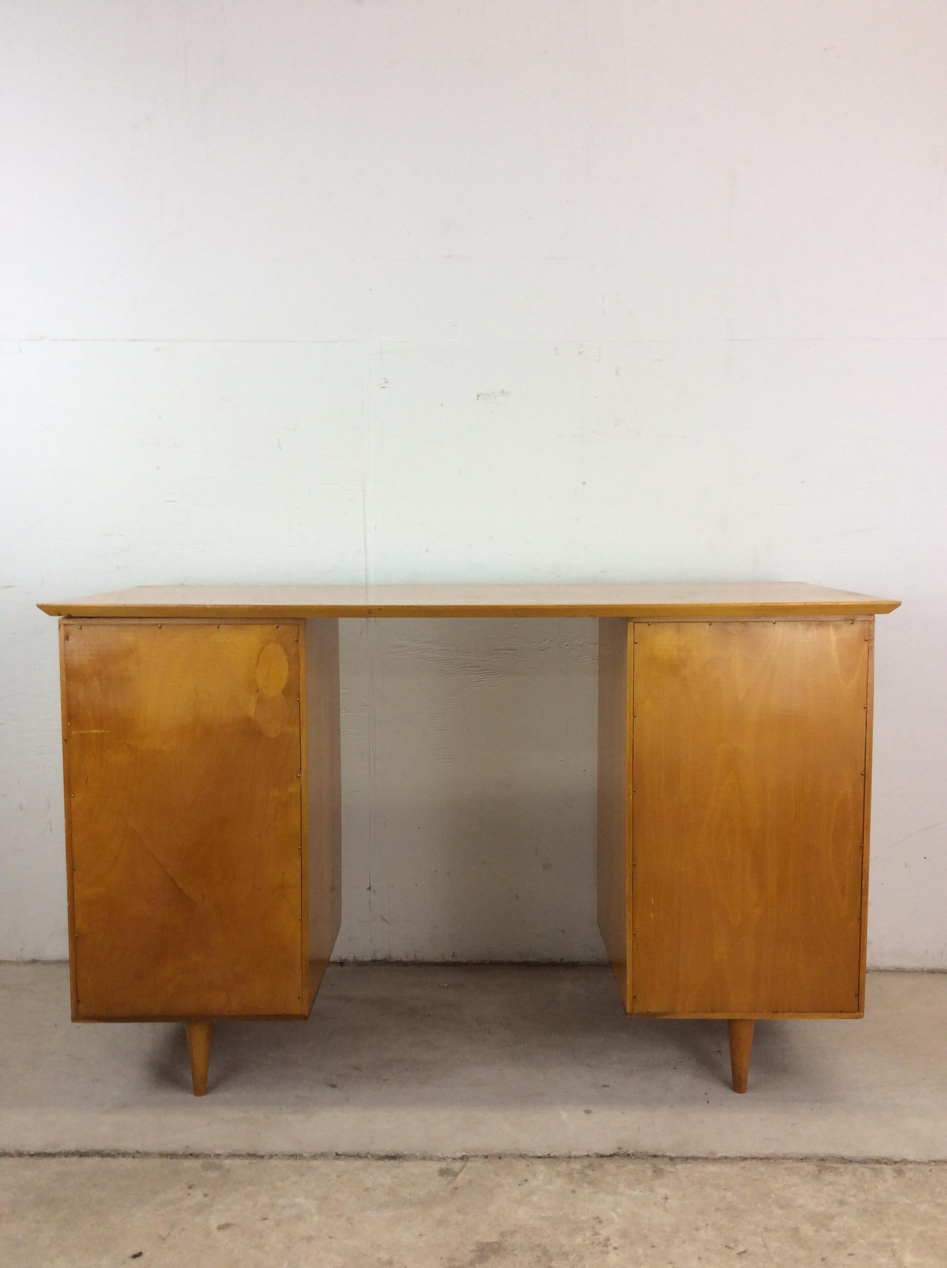 Scrivania a 6 cassetti in stile mid century moderno di Paul McCobb in vendita 11