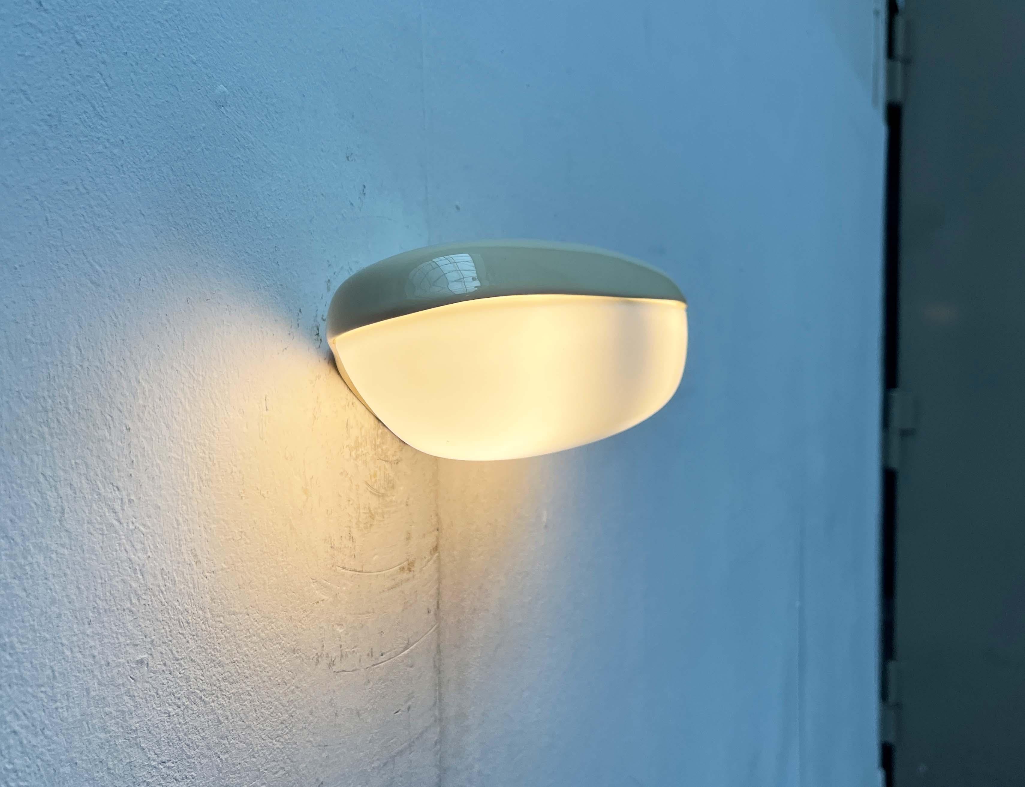 Lámpara de pared con espejo 6111, moderna de mediados de siglo, de Wilhelm Wagenfeld para Lindner, años 50 en venta 3