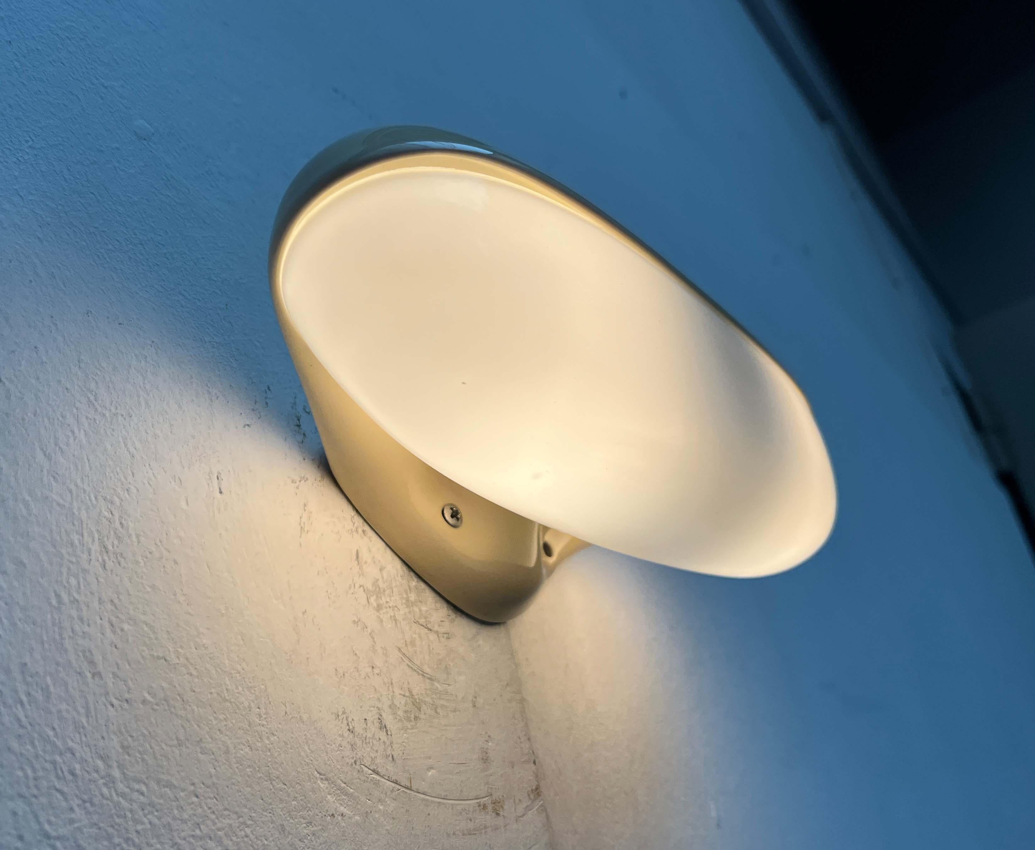 Lámpara de pared con espejo 6111, moderna de mediados de siglo, de Wilhelm Wagenfeld para Lindner, años 50 en venta 4