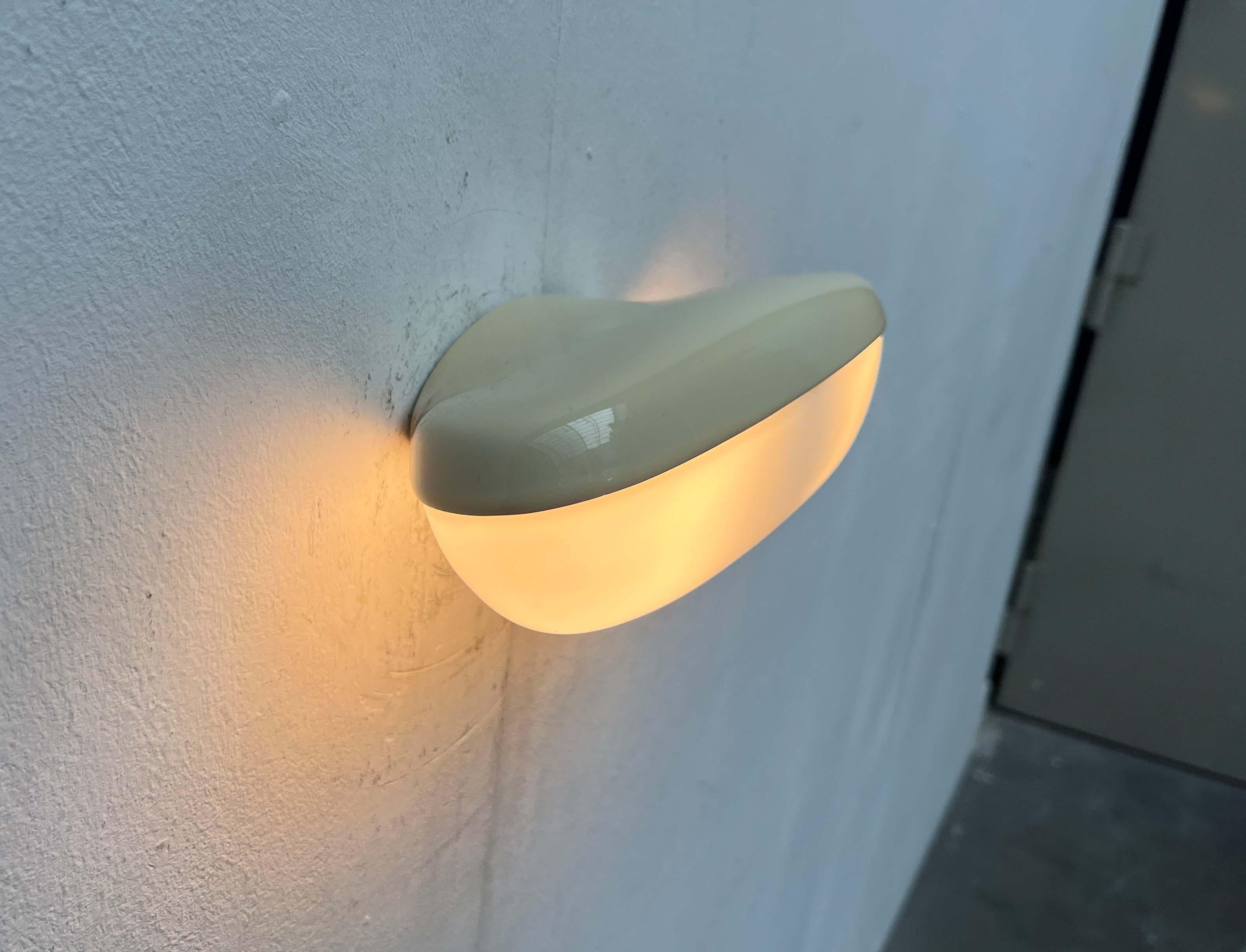 Lámpara de pared con espejo 6111, moderna de mediados de siglo, de Wilhelm Wagenfeld para Lindner, años 50 en venta 5