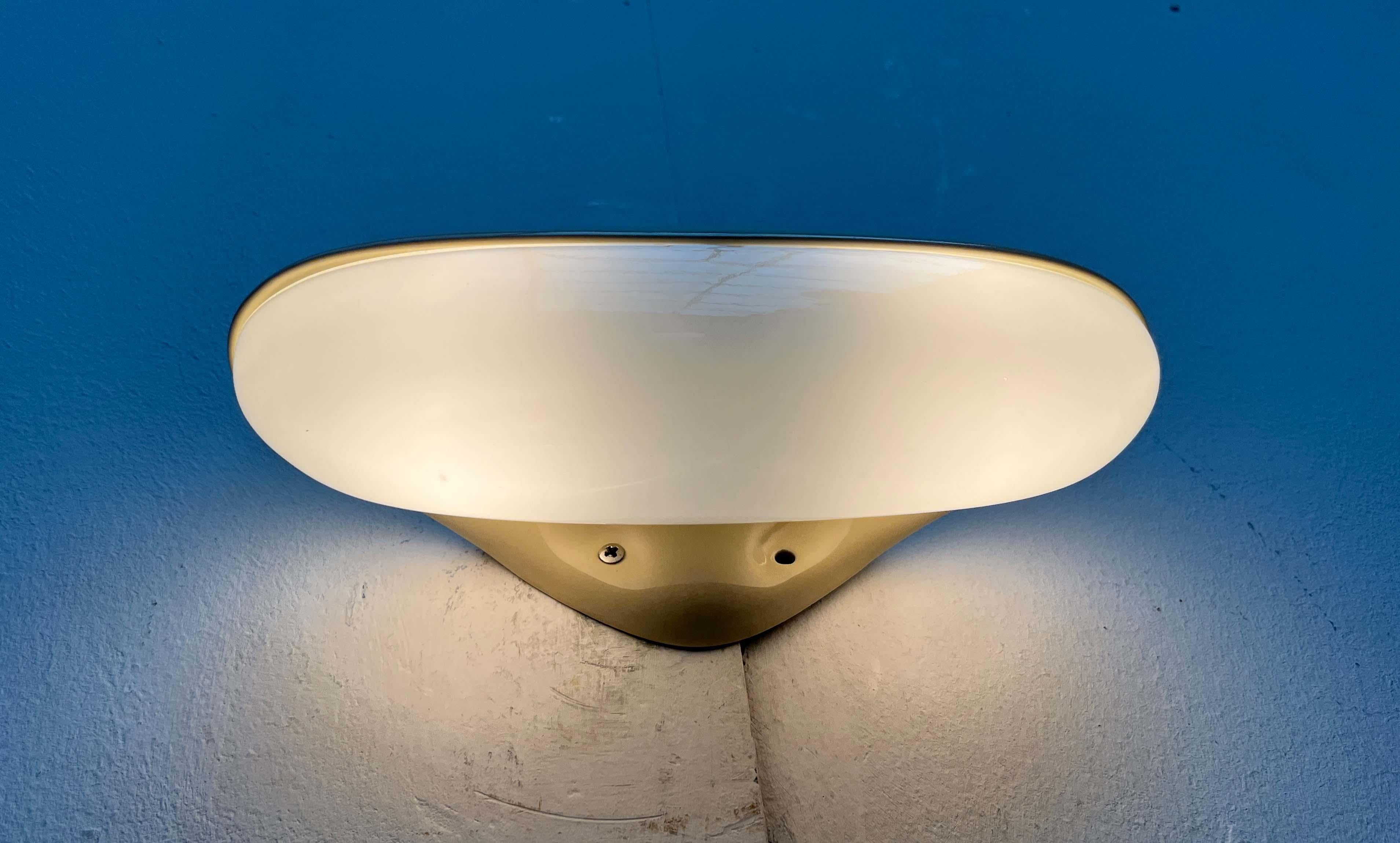 Lámpara de pared con espejo 6111, moderna de mediados de siglo, de Wilhelm Wagenfeld para Lindner, años 50 siglo XX en venta