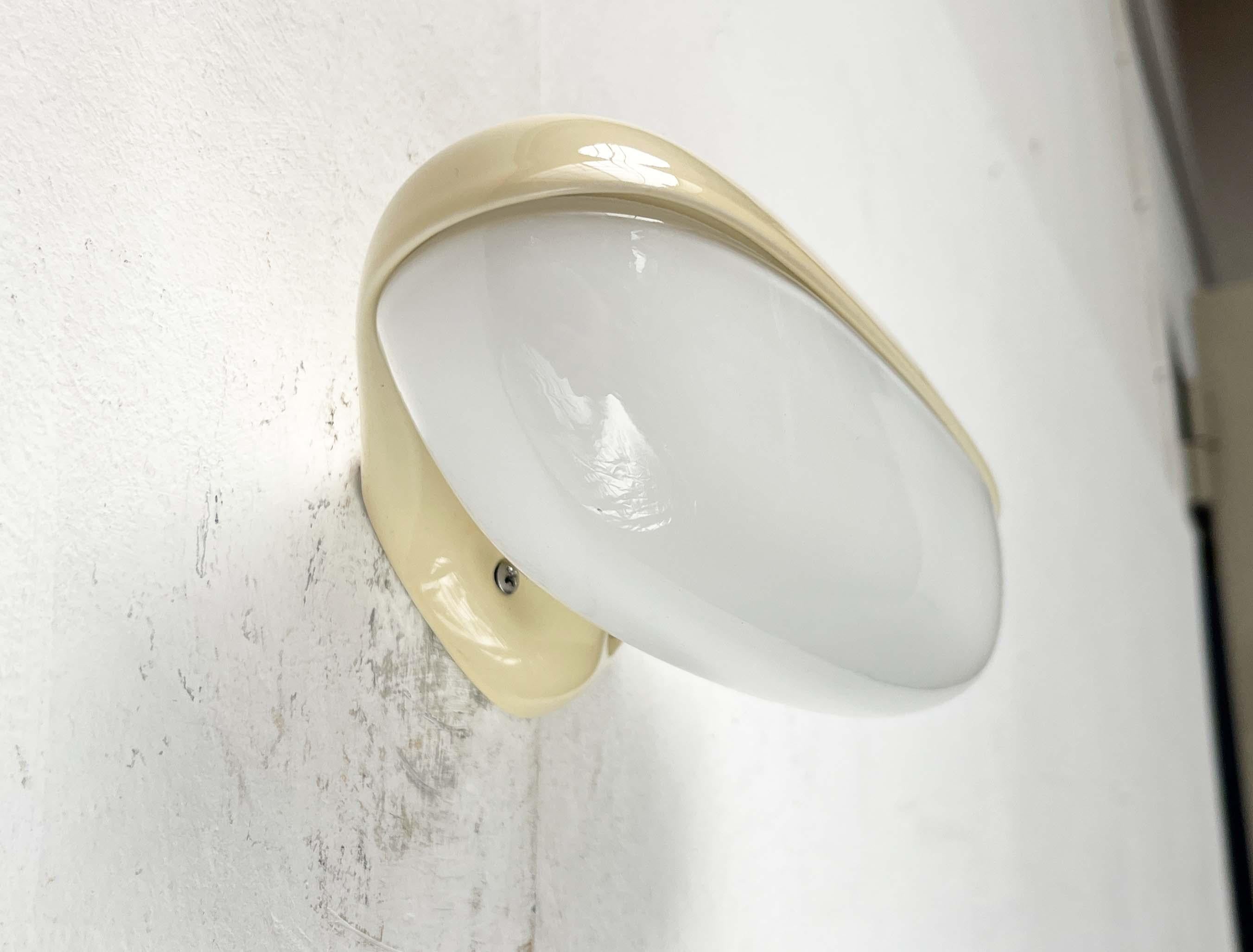 Lampada da parete a specchio 6111 di metà secolo moderno con vetro di ricambio Wilhelm Wagenfeld Lindner in vendita 4