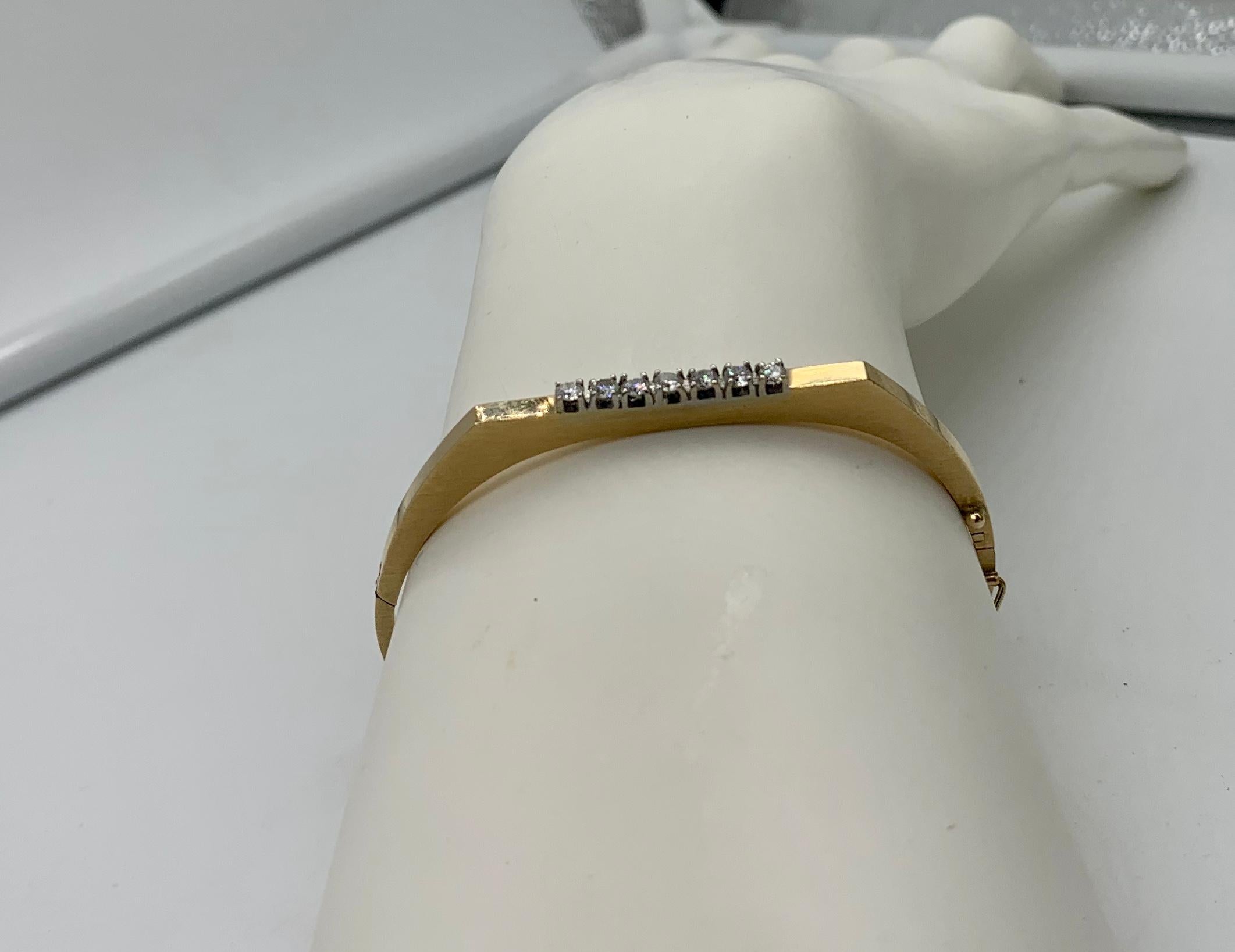 Mid-Century Modern 7 Diamond Bangle Bracelet 14 Karat Yellow Gold For Sale 1