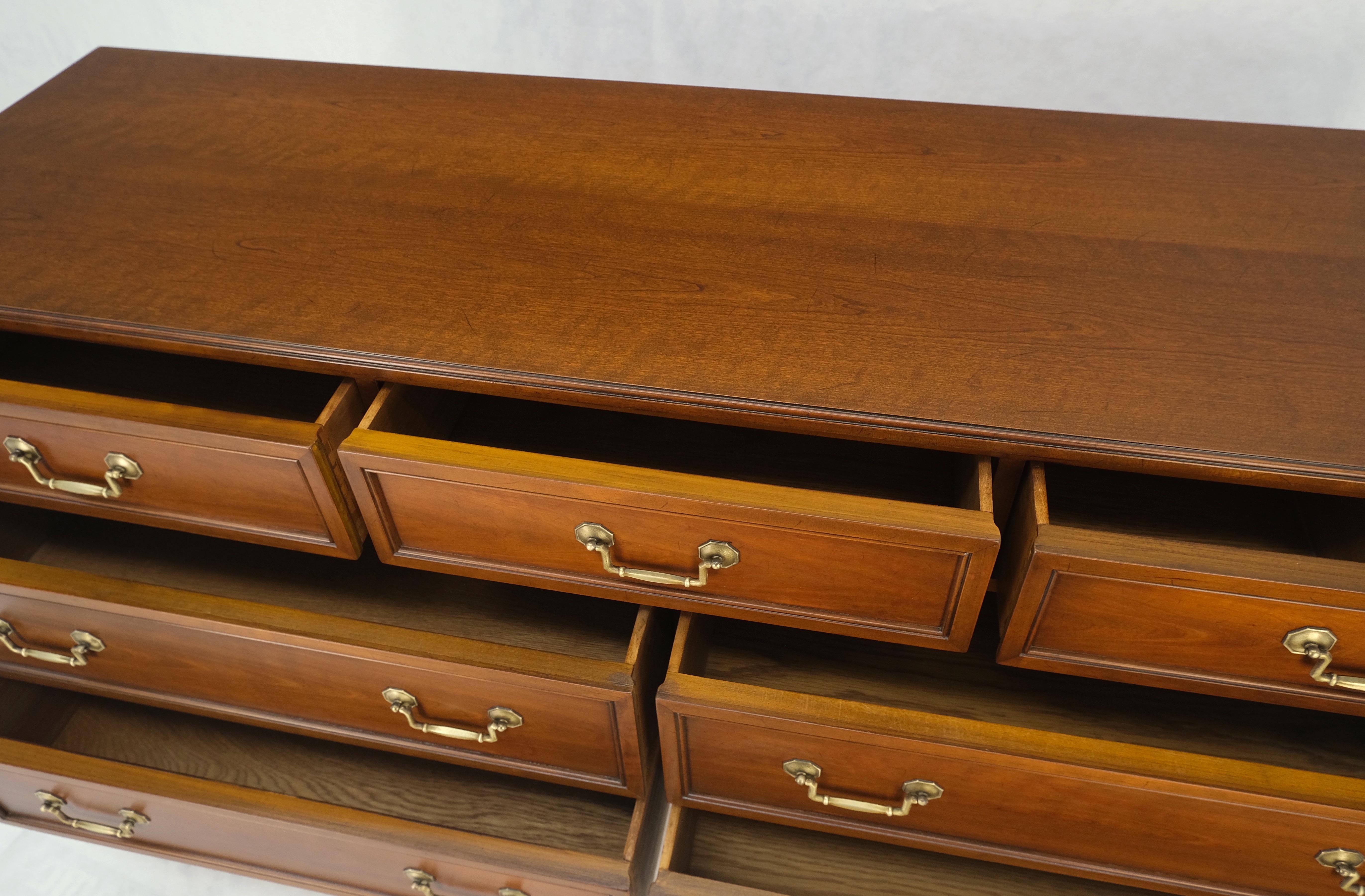 Mid-Century Modern 7 Drawers Brass Drop Pulls Long Walnut Dresser Credenza Mint! For Sale 4
