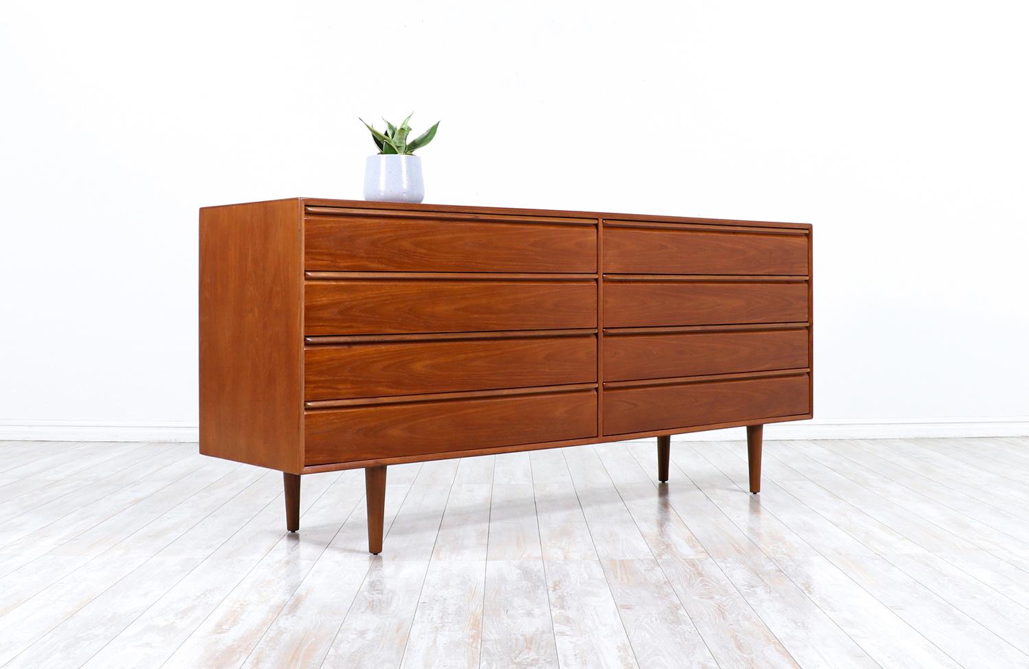 Scandinavian Modern Mid-Century Modern 8-Drawer Teak Dresser by Westnofa