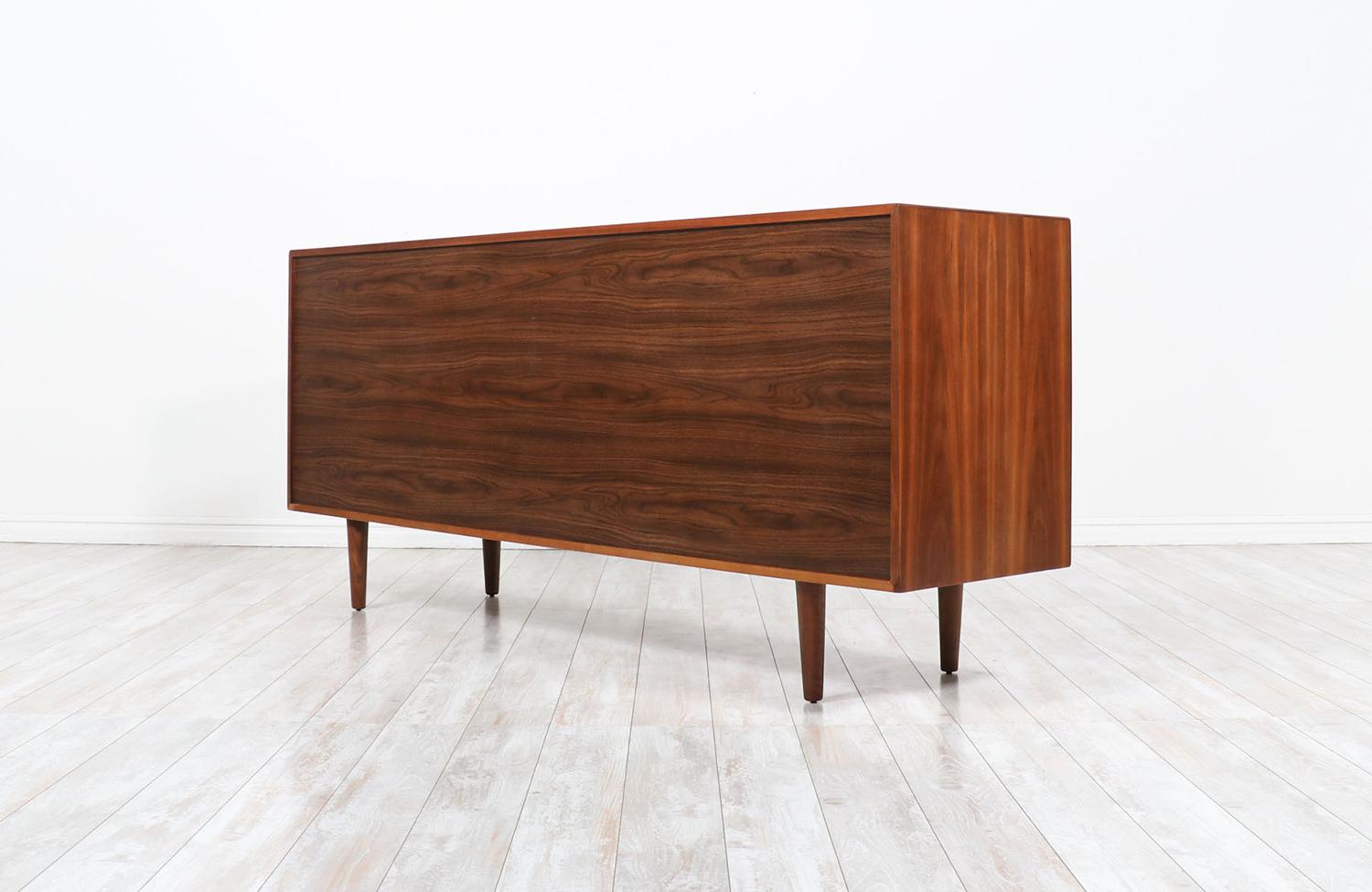 Mid-Century Modern 8-Drawer Walnut Dresser by Westnofa In Excellent Condition In Los Angeles, CA