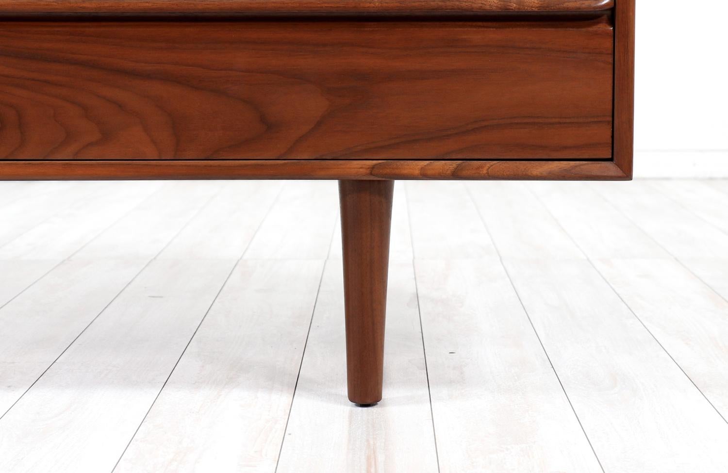 Mid-Century Modern 8-Drawer Walnut Dresser by Westnofa 2