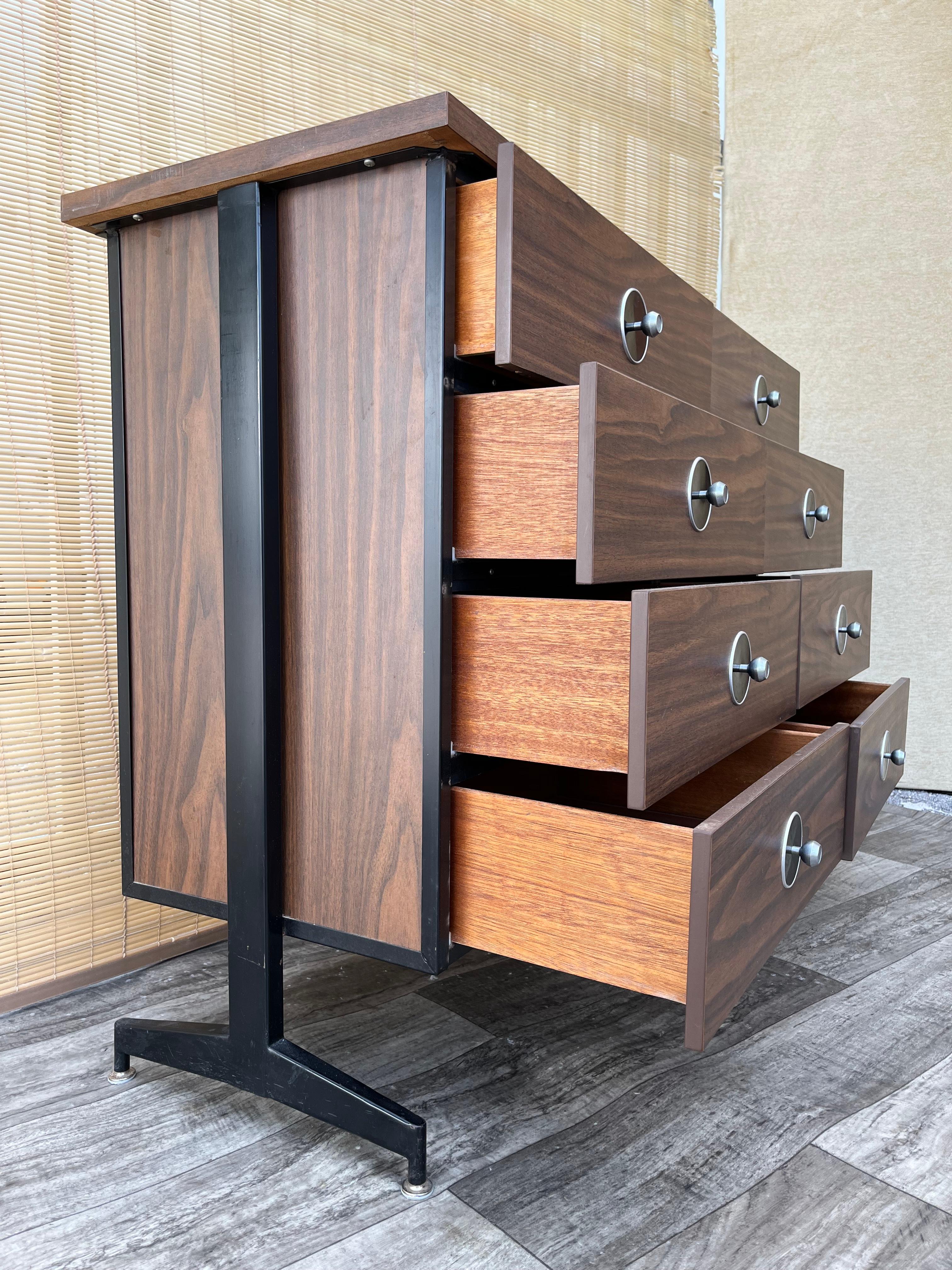 Comò galleggiante a 8 cassetti in stile Mid-Century Modern. Circa anni '70. in vendita 7